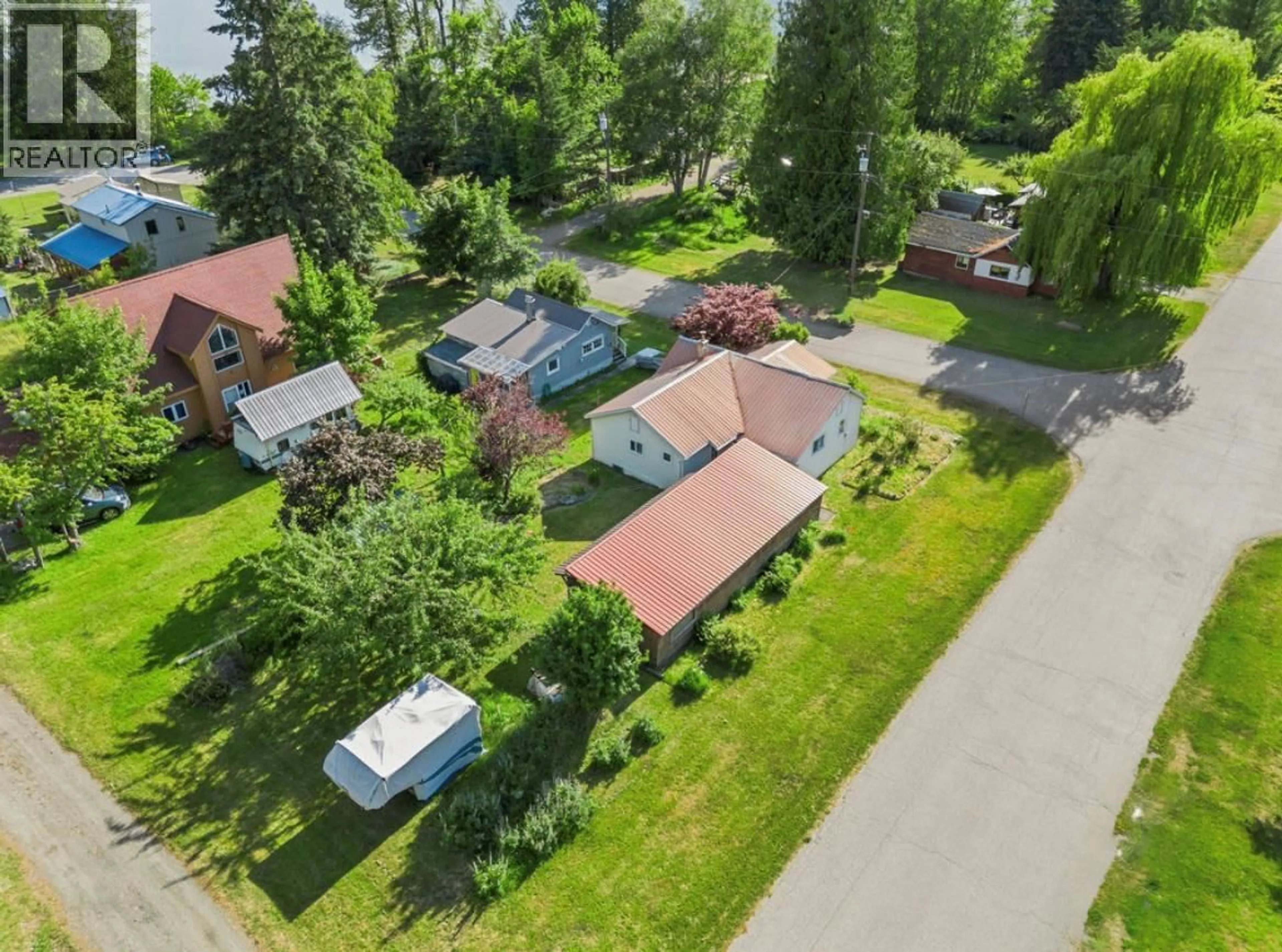 A pic from outside/outdoor area/front of a property/back of a property/a pic from drone, street for 112 JOSEPHINE STREET, New Denver British Columbia V0G1S0