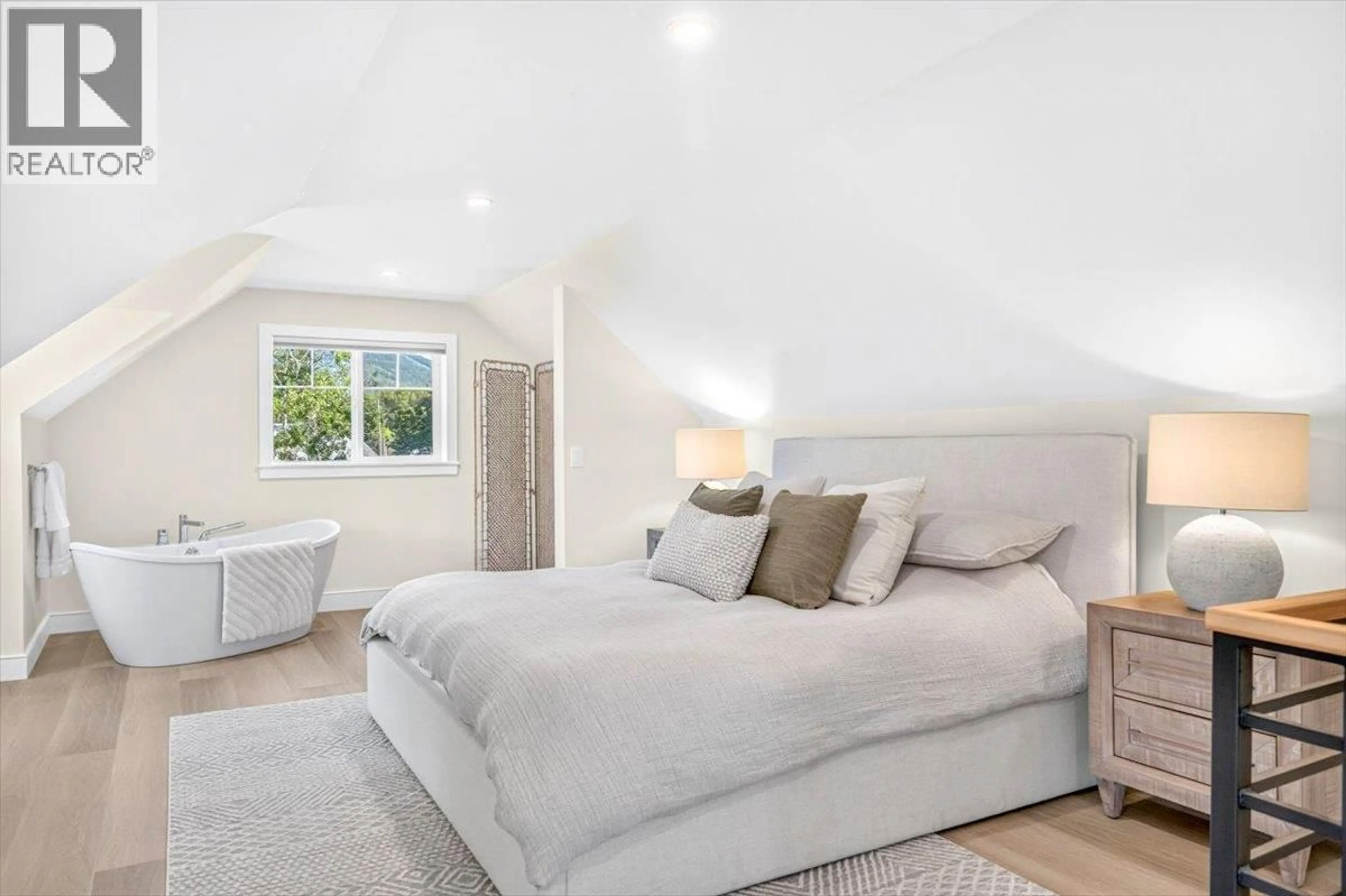 Bedroom with bed, unknown for 1169 MCLEOD AVENUE, Fernie British Columbia V0B1M1