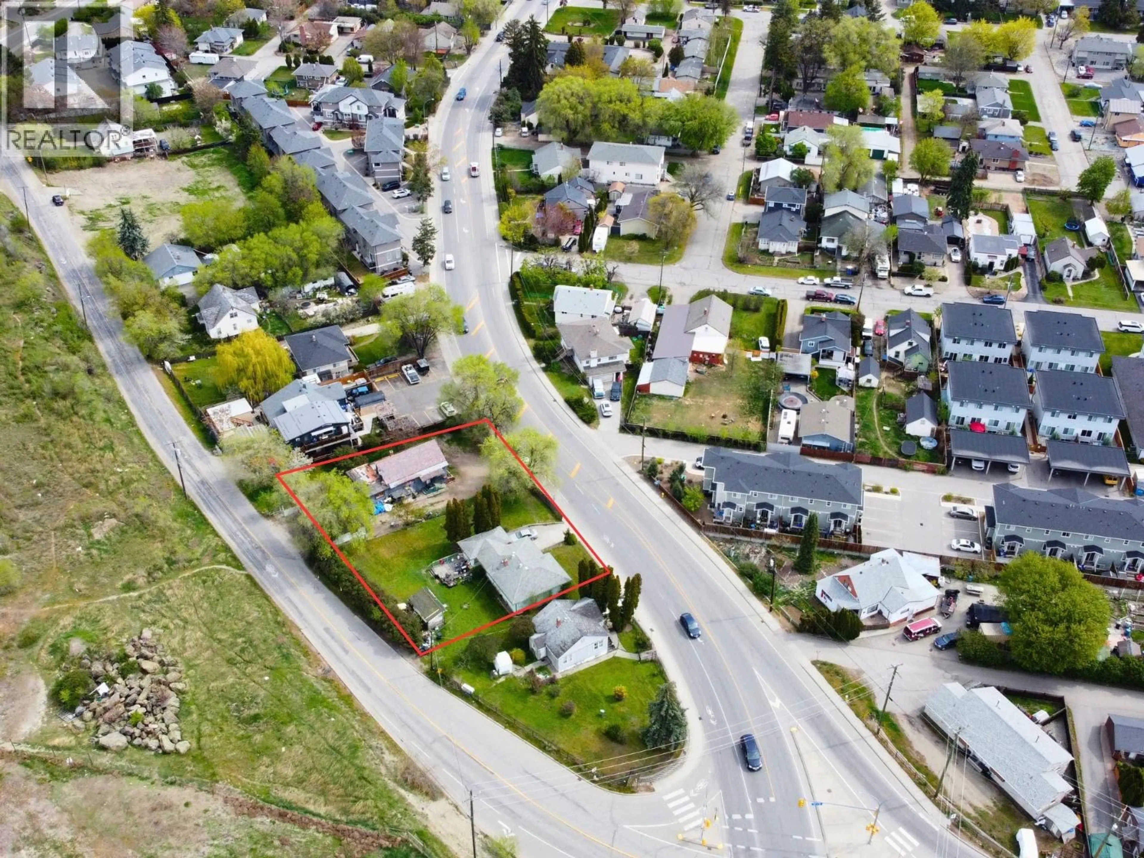 A pic from outside/outdoor area/front of a property/back of a property/a pic from drone, street for 4005 30 AVENUE, Vernon British Columbia V1T2G2