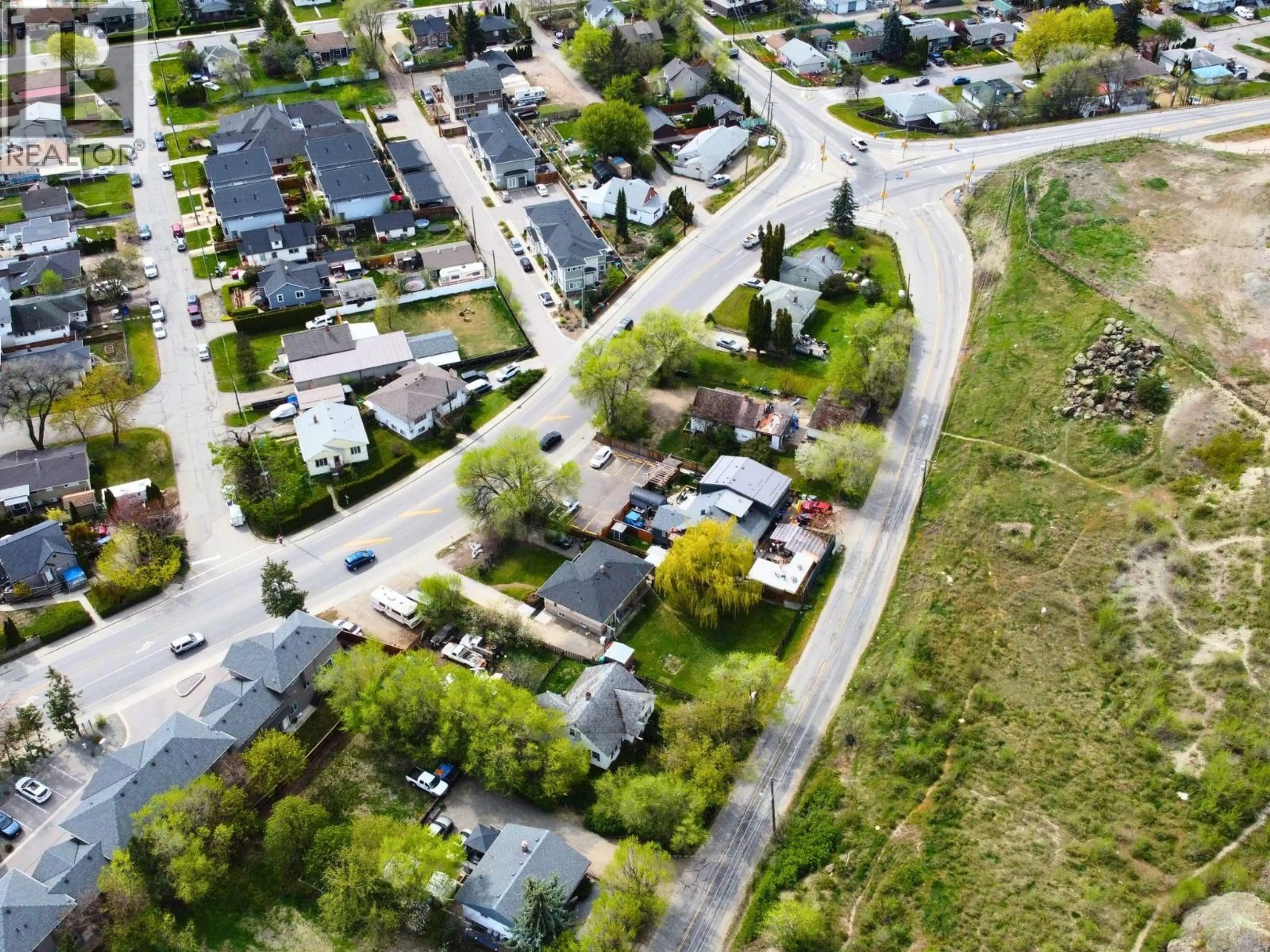 A pic from outside/outdoor area/front of a property/back of a property/a pic from drone, street for 4005 30 AVENUE, Vernon British Columbia V1T2G2