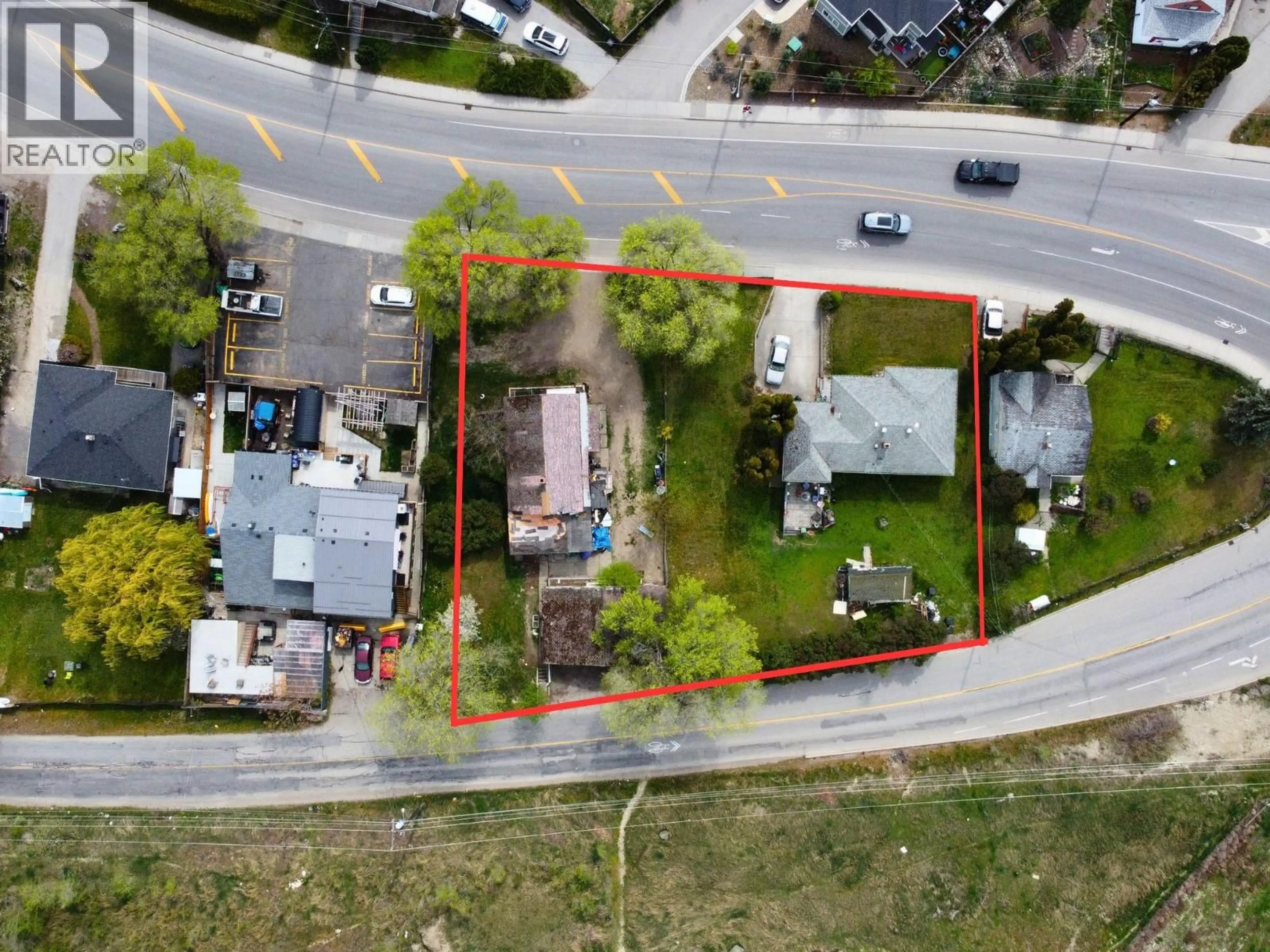 A pic from outside/outdoor area/front of a property/back of a property/a pic from drone, street for 4005 30 AVENUE, Vernon British Columbia V1T2G2