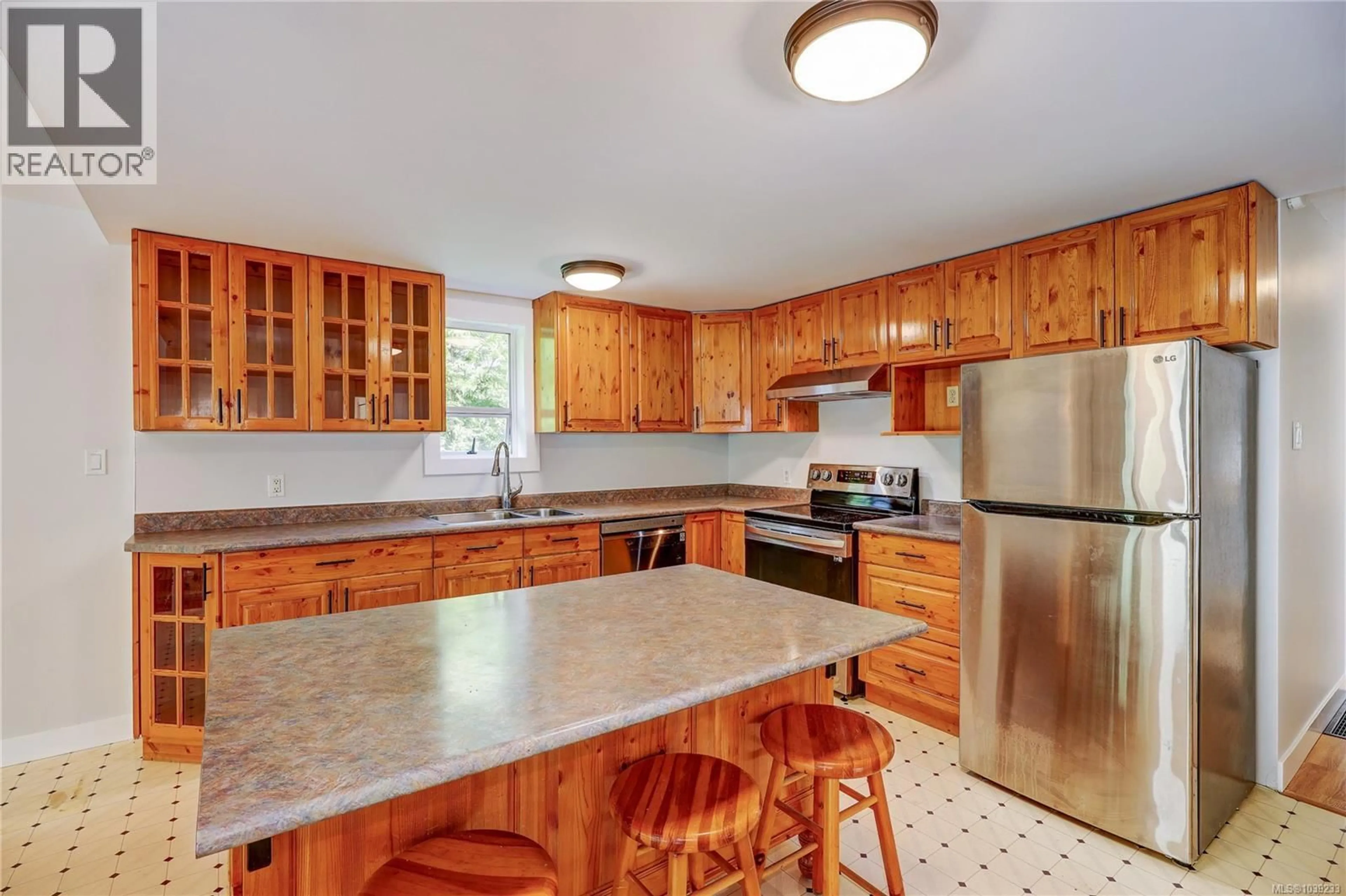 Standard kitchen, unknown for 9486 CHEMAINUS ROAD, Chemainus British Columbia V0R1K5