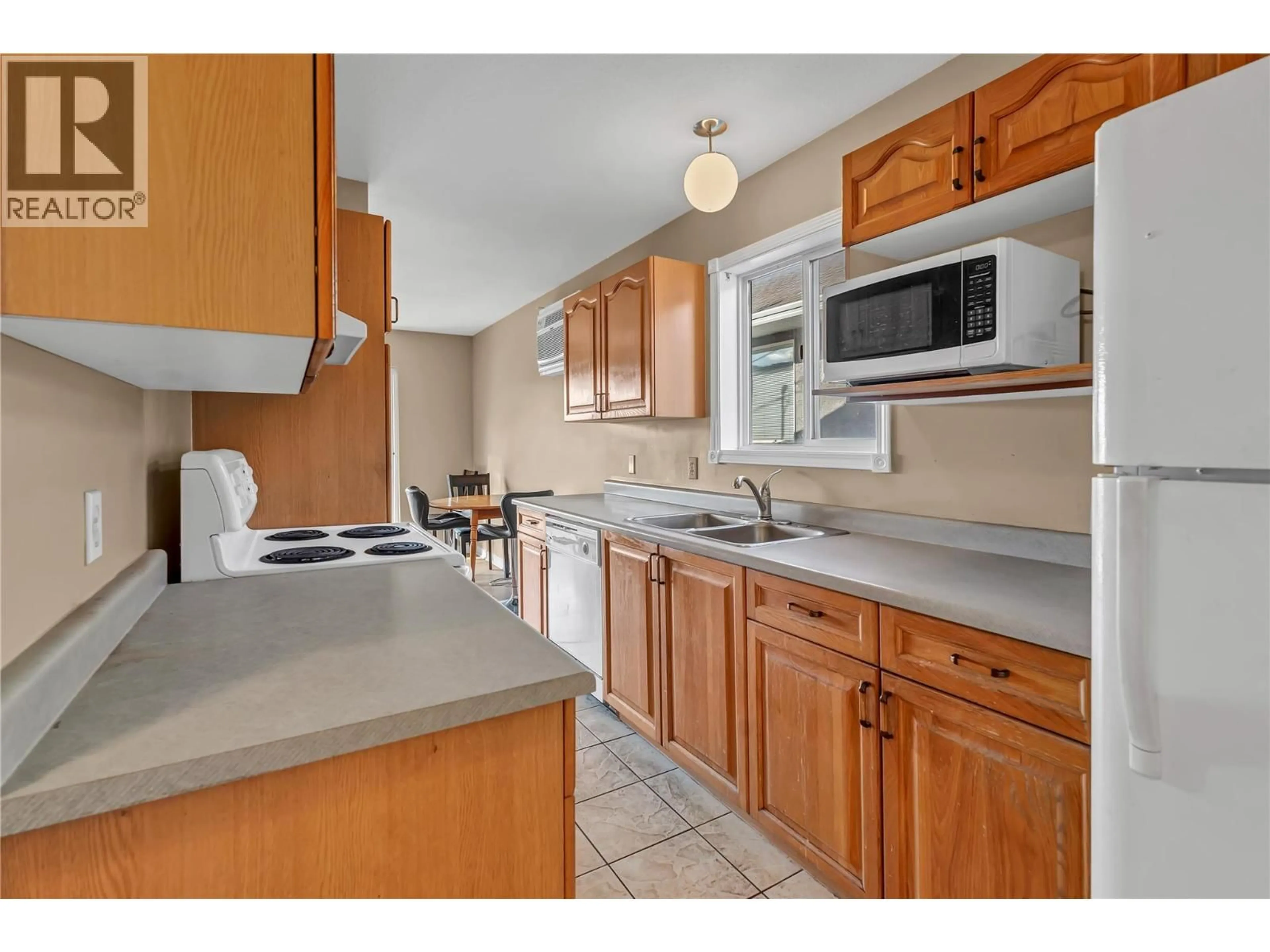 Standard kitchen, ceramic/tile floor for 331 SUDBURY AVENUE, Penticton British Columbia V2A8M7