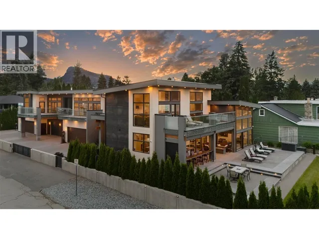 704 STONOR STREET, Summerland 5