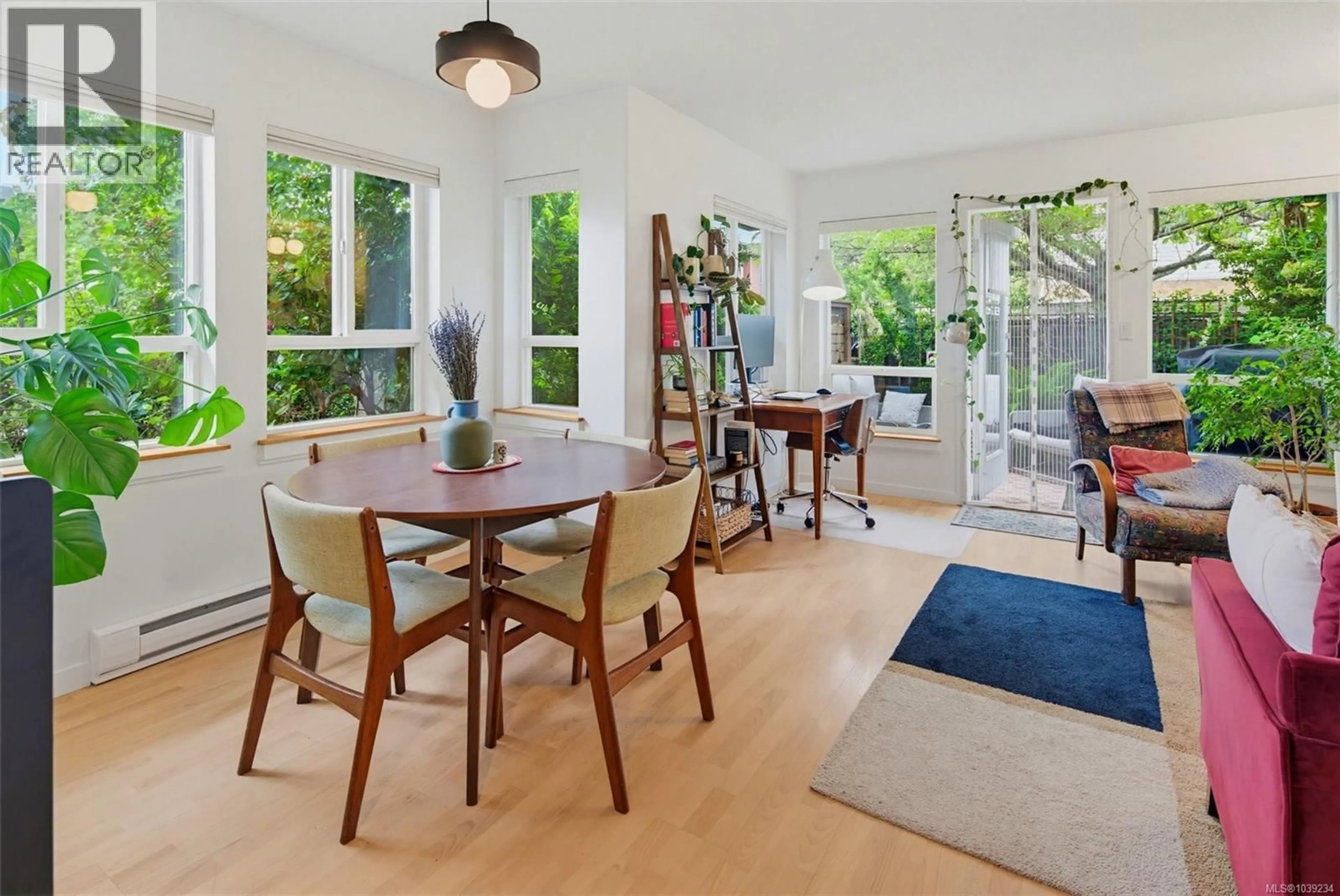 Dining room, wood/laminate floor for 16 - 1019 NORTH PARK STREET, Victoria British Columbia V8T5L4