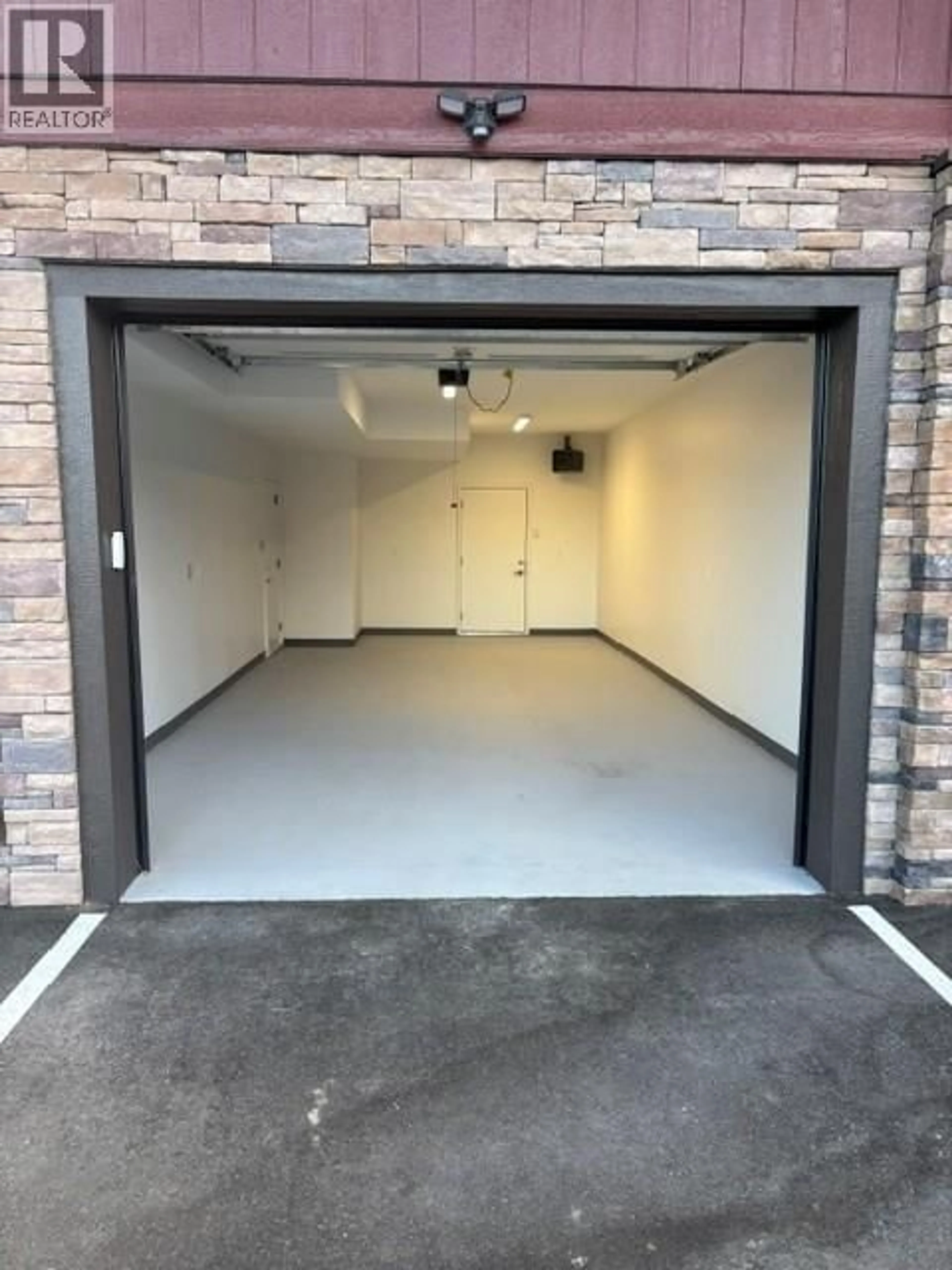 Indoor garage for 21a - 5150 FAIRWAY DRIVE, Fairmont Hot Springs British Columbia V0A1M0