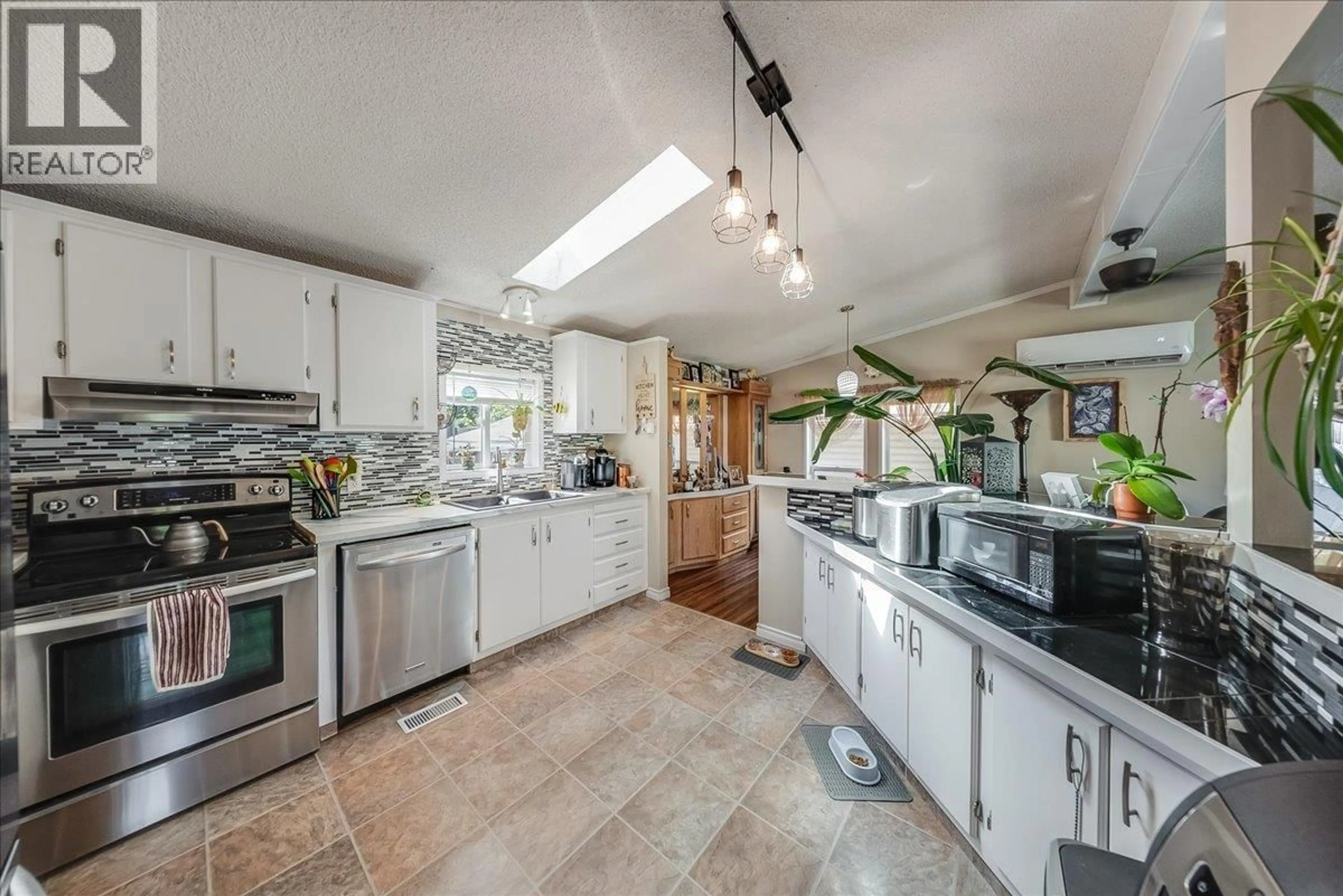 Open concept kitchen, ceramic/tile floor for 1026 HORCOFF ROAD, Robson British Columbia V1N4V1