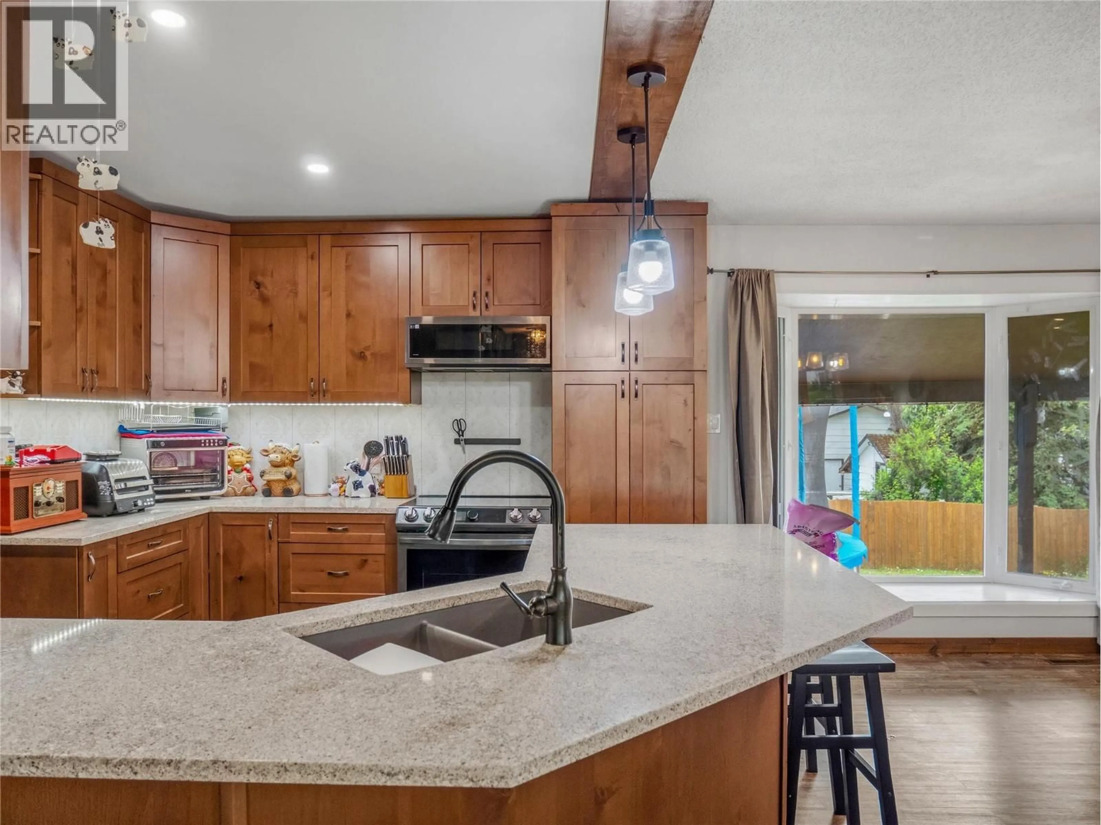 Open concept kitchen, ceramic/tile floor for 1717 90 AVENUE, Dawson Creek British Columbia V1G1A5