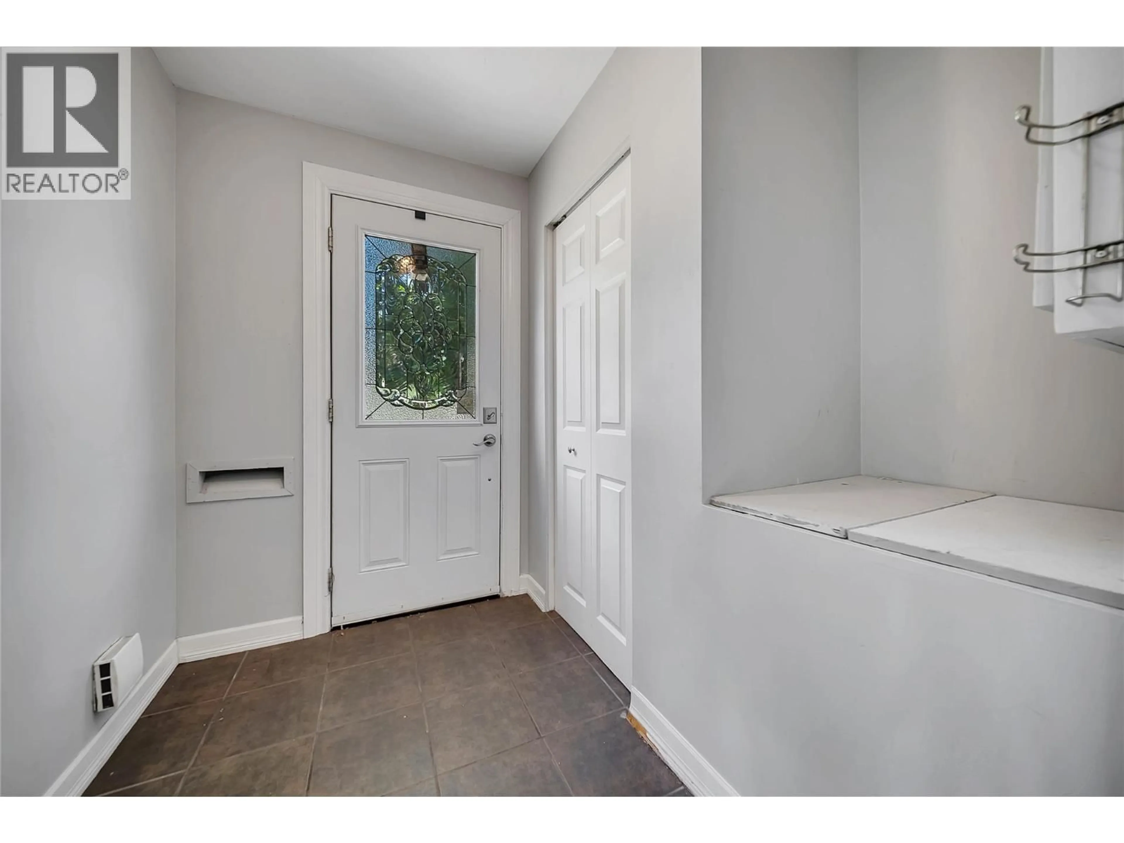 Indoor entryway for 797 BAY AVENUE, Kelowna British Columbia V1Y7K2