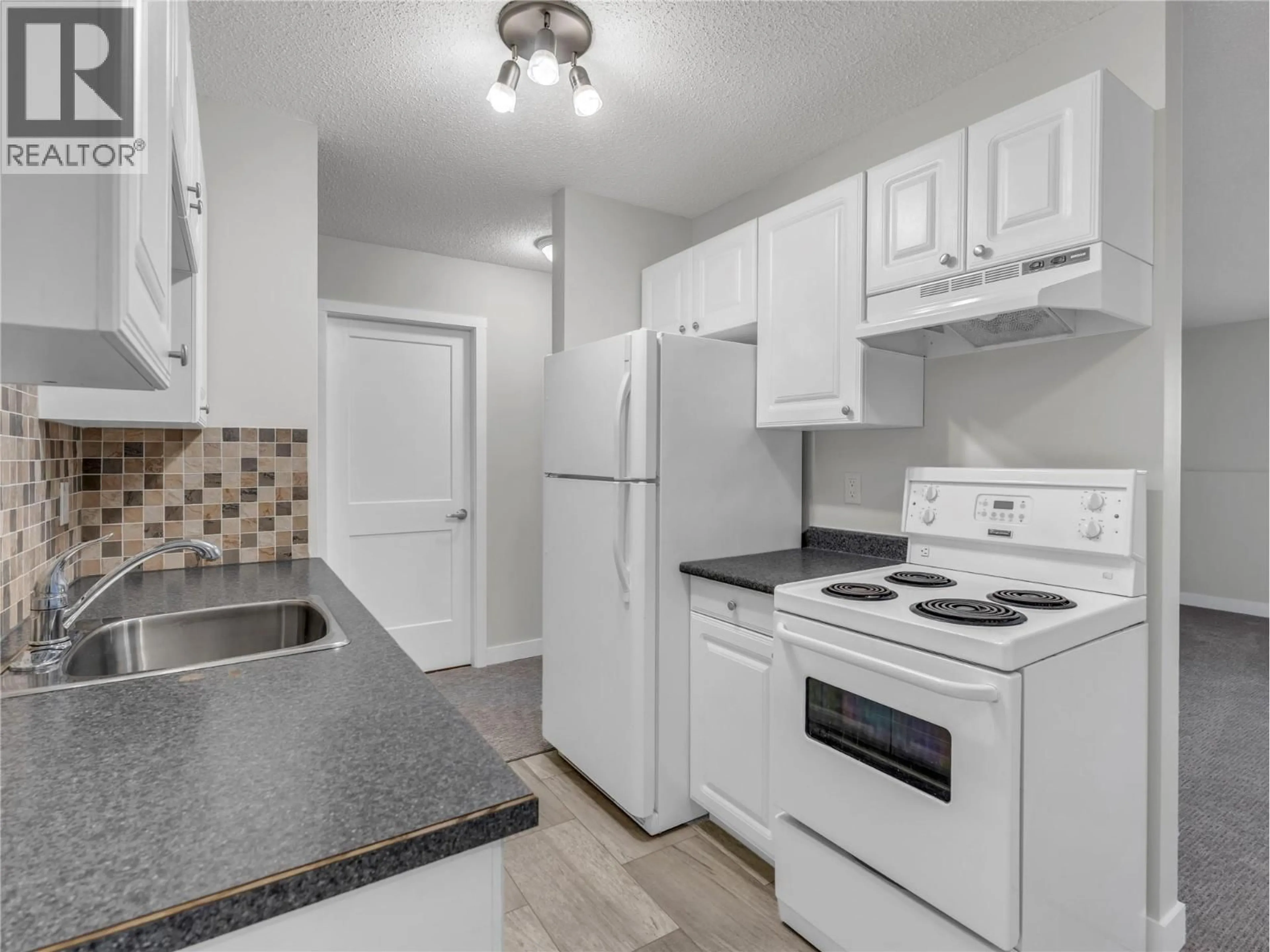 Standard kitchen, unknown for 105 - 110 SKAHA PLACE, Penticton British Columbia V2A7L1