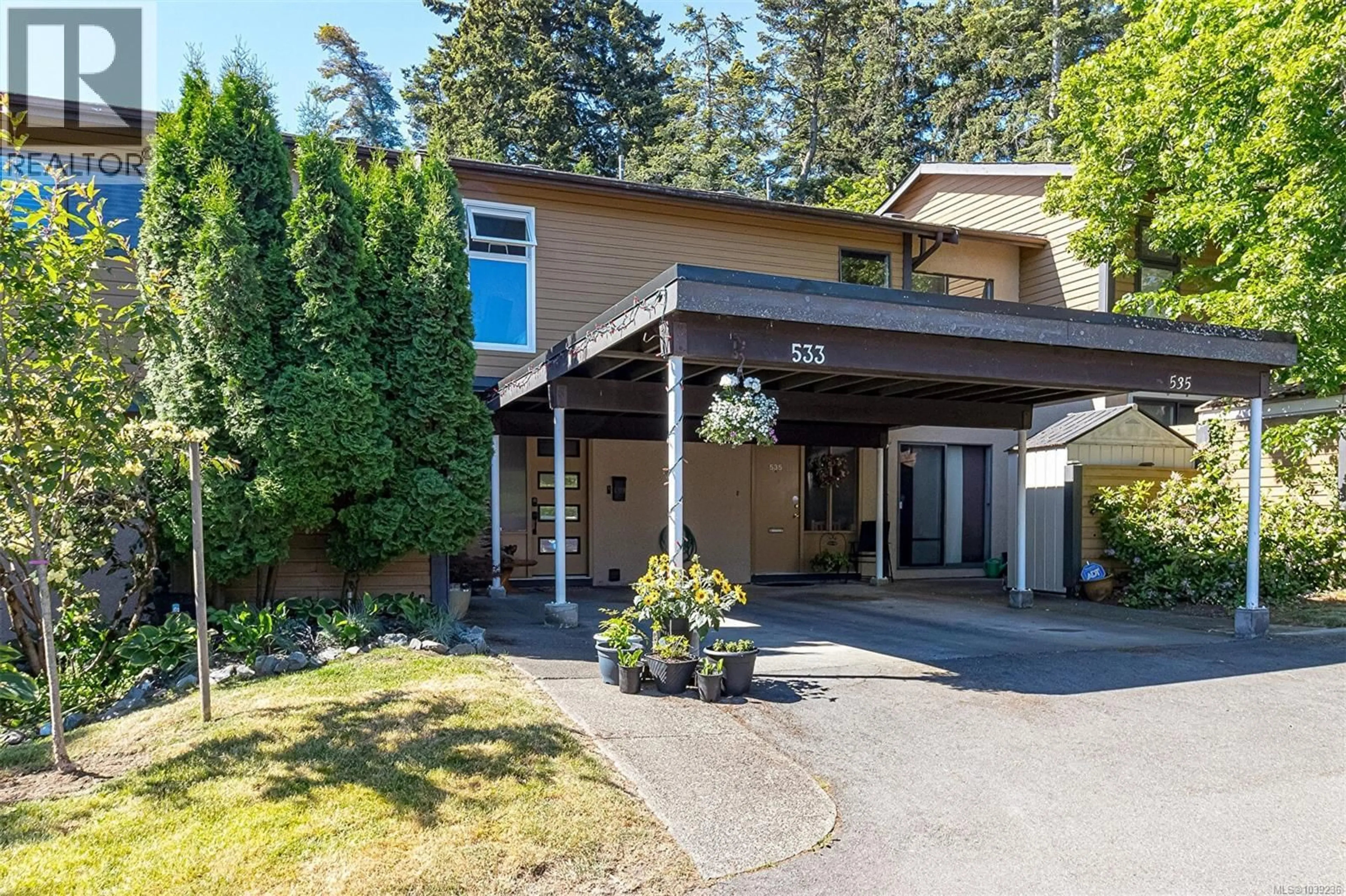 Unknown for 533 CROSSANDRA CRESCENT, Saanich British Columbia V8Z6G4