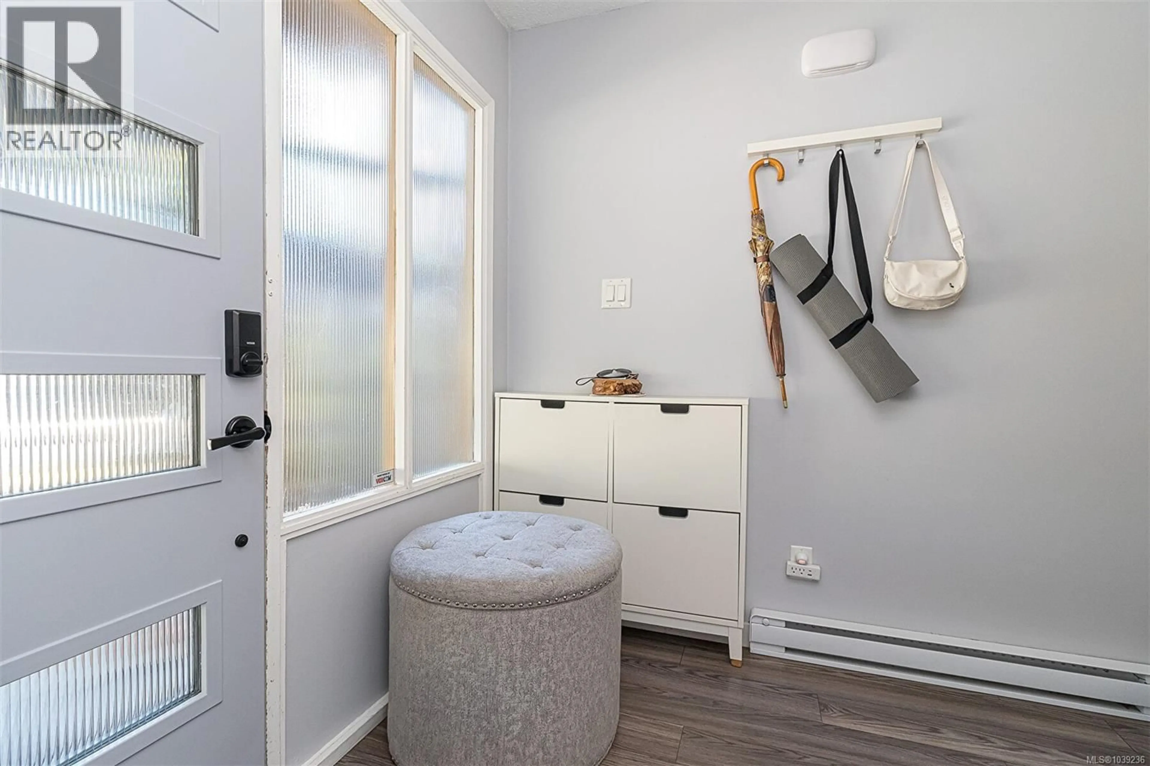 Laundry room for 533 CROSSANDRA CRESCENT, Saanich British Columbia V8Z6G4