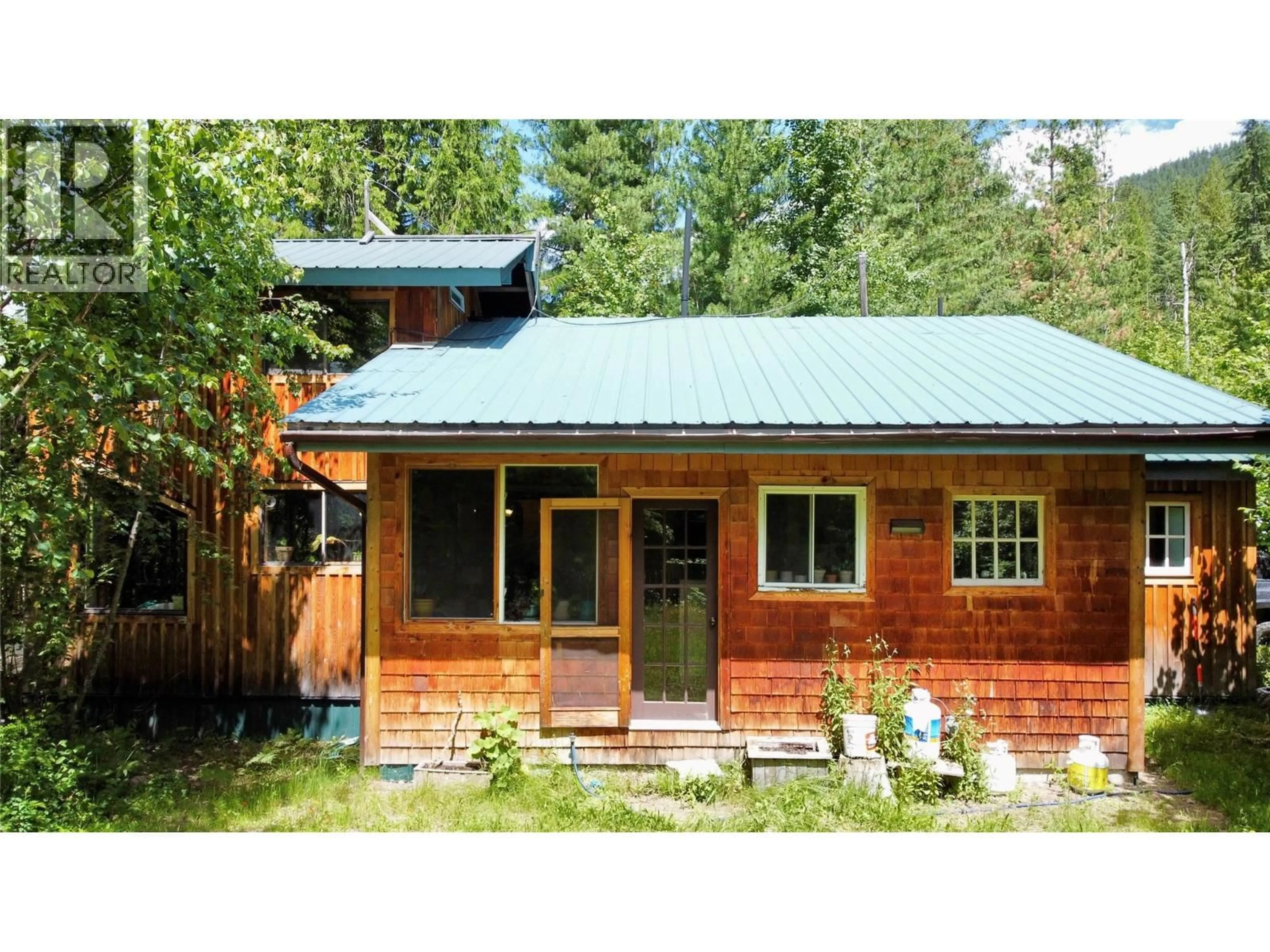 Home with vinyl exterior material, unknown for 7152 GRAHAM ROAD, Winlaw British Columbia V0G2J0