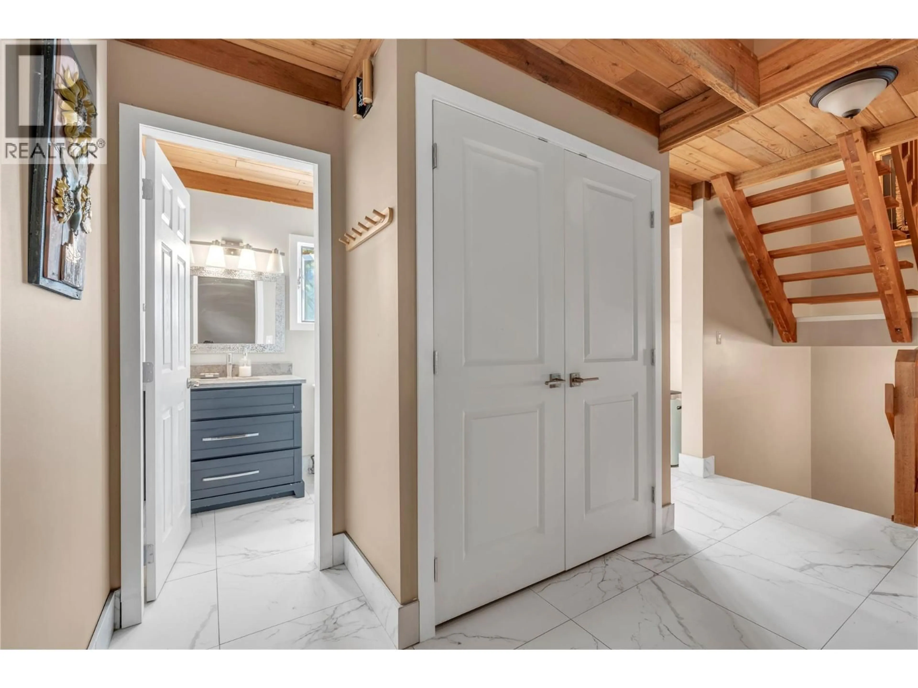 Indoor entryway for 3997 LAKESIDE ROAD, Penticton British Columbia V2A8W1