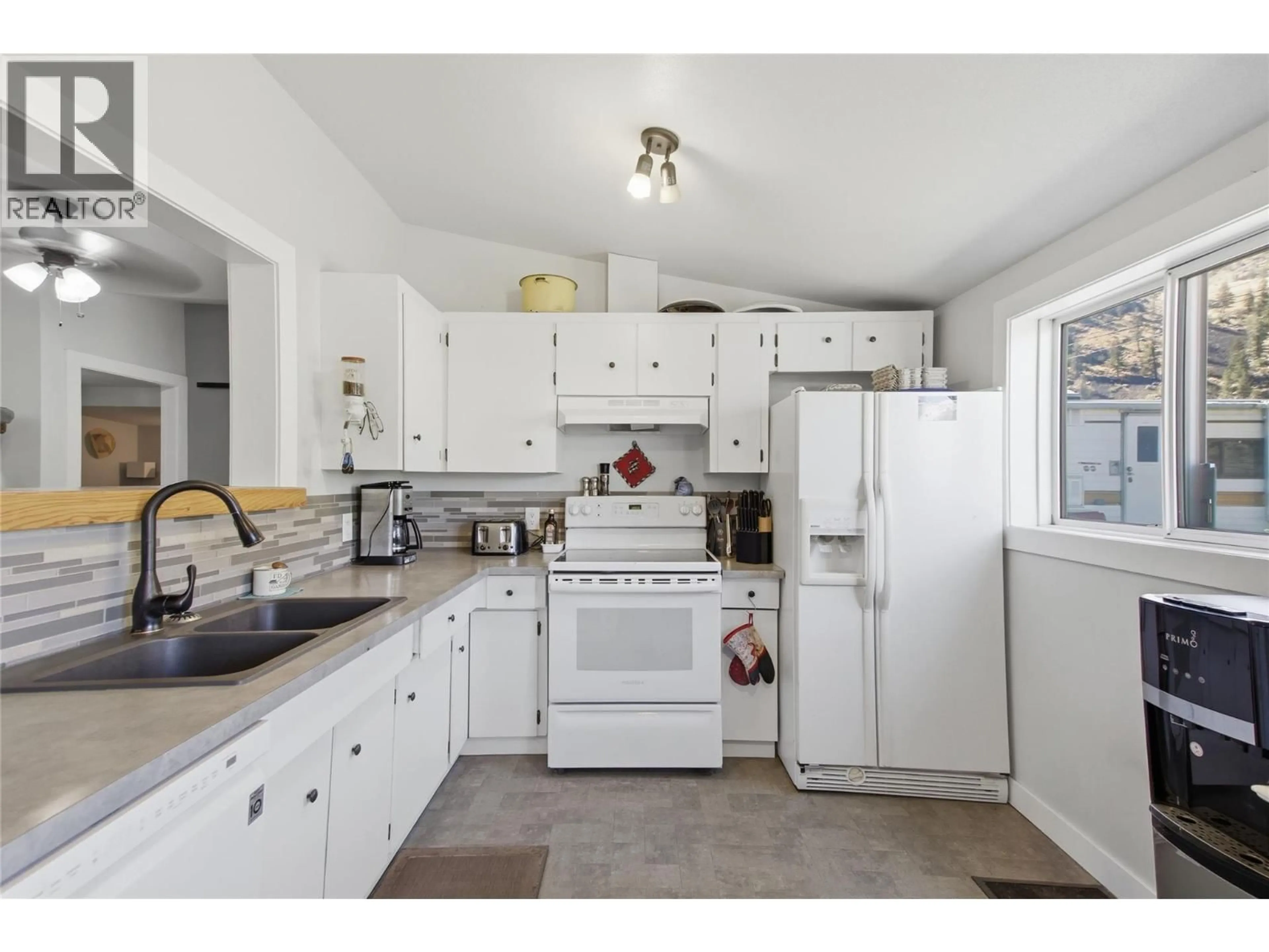 Standard kitchen, ceramic/tile floor for 80 VAVASOUR ROAD, Kamloops British Columbia V0K2J0