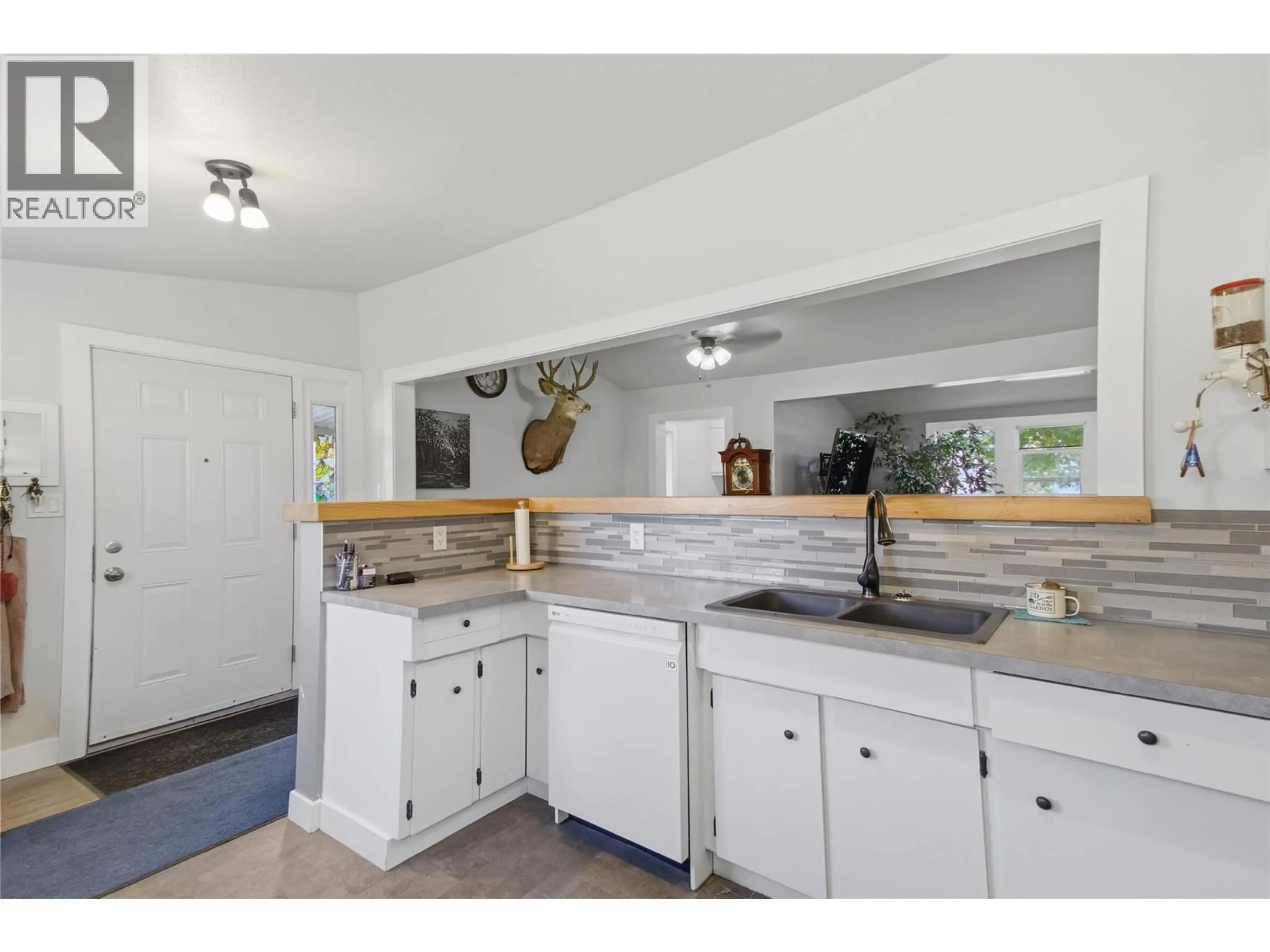 Open concept kitchen, ceramic/tile floor for 80 VAVASOUR ROAD, Kamloops British Columbia V0K2J0