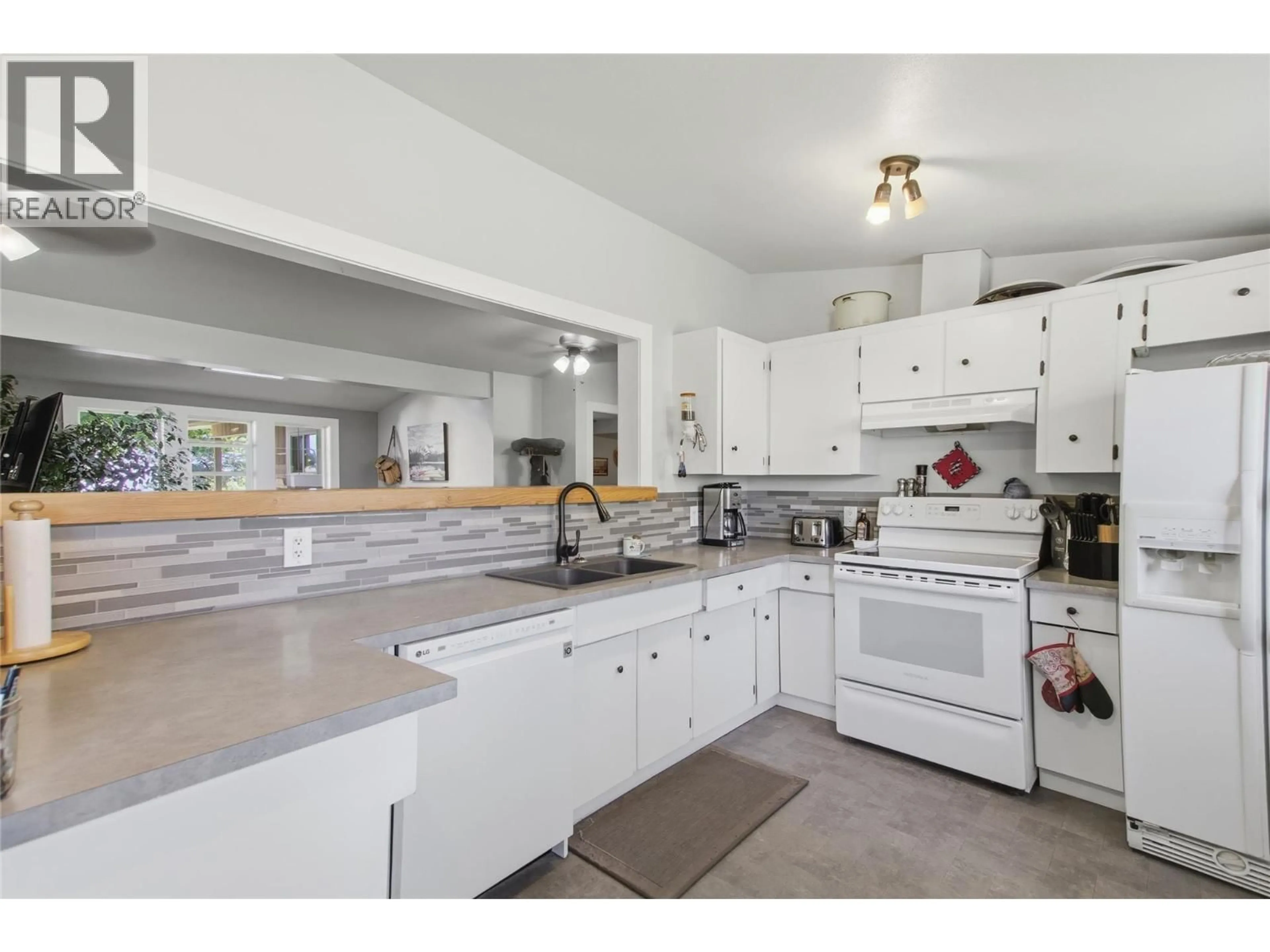 Open concept kitchen, ceramic/tile floor for 80 VAVASOUR ROAD, Kamloops British Columbia V0K2J0