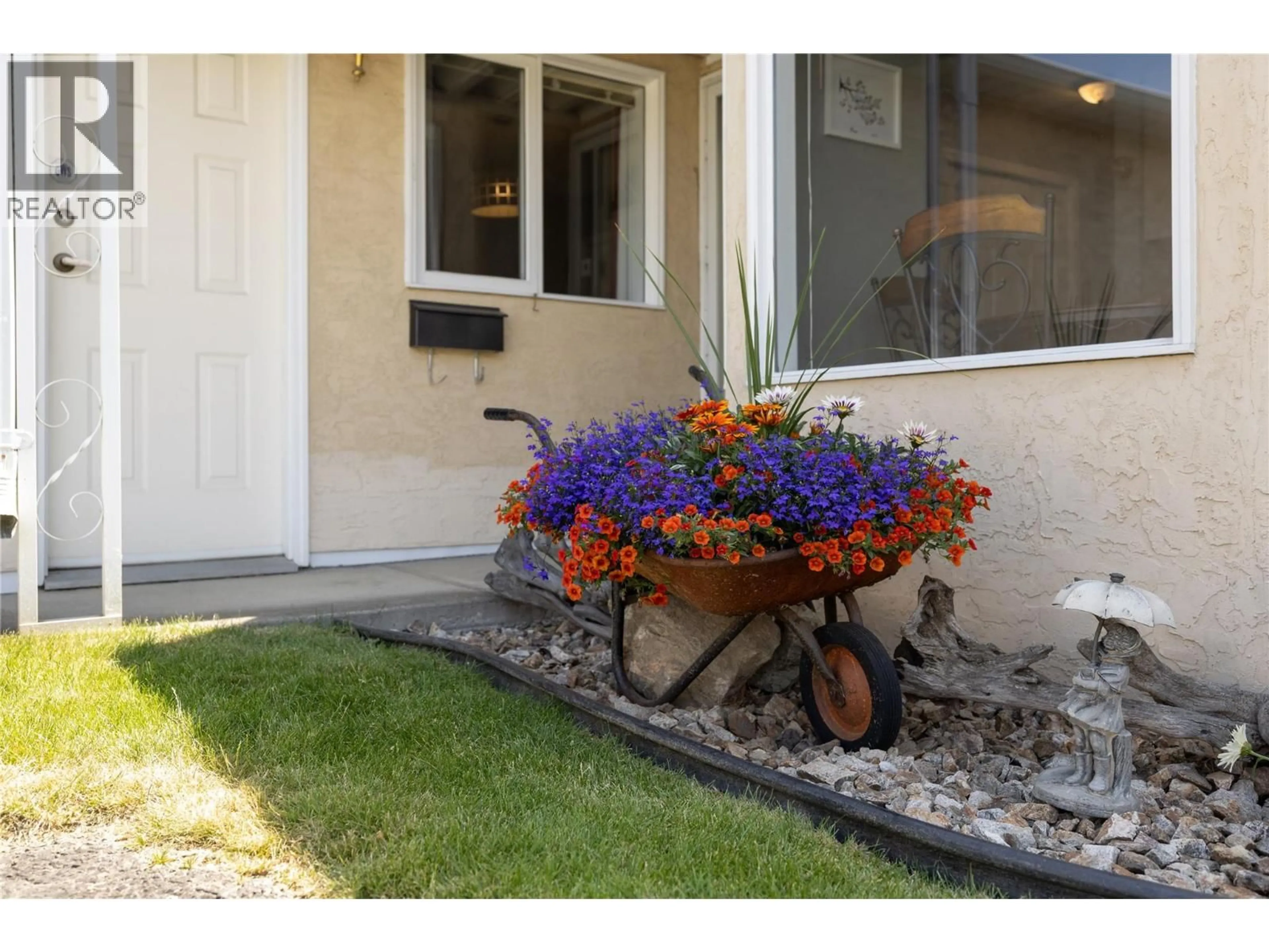 Indoor entryway for 14 - 3603 27 AVENUE, Vernon British Columbia V1T1S5