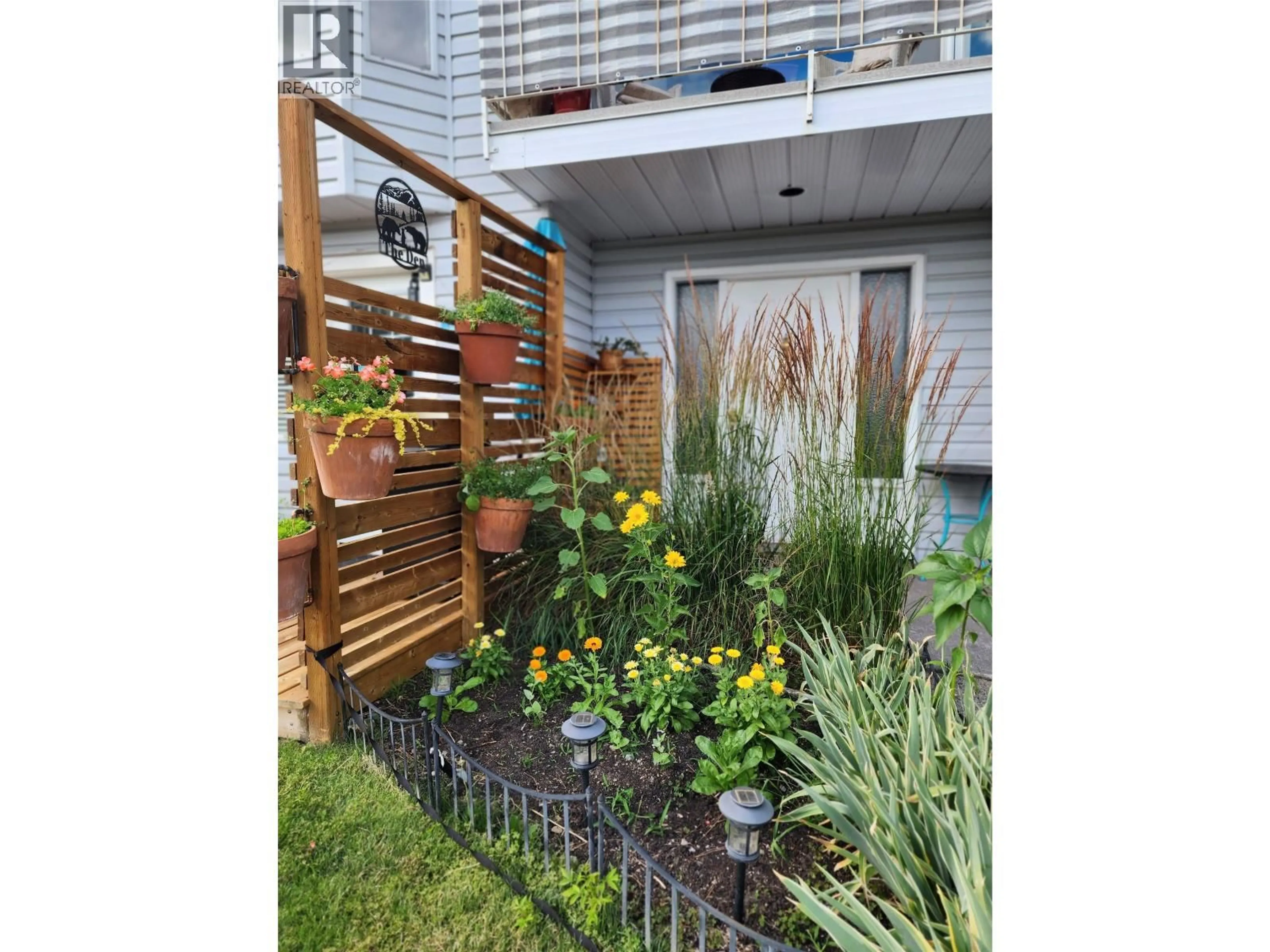 Patio, street for 4138 4TH AVENUE, Peachland British Columbia V0H1X5