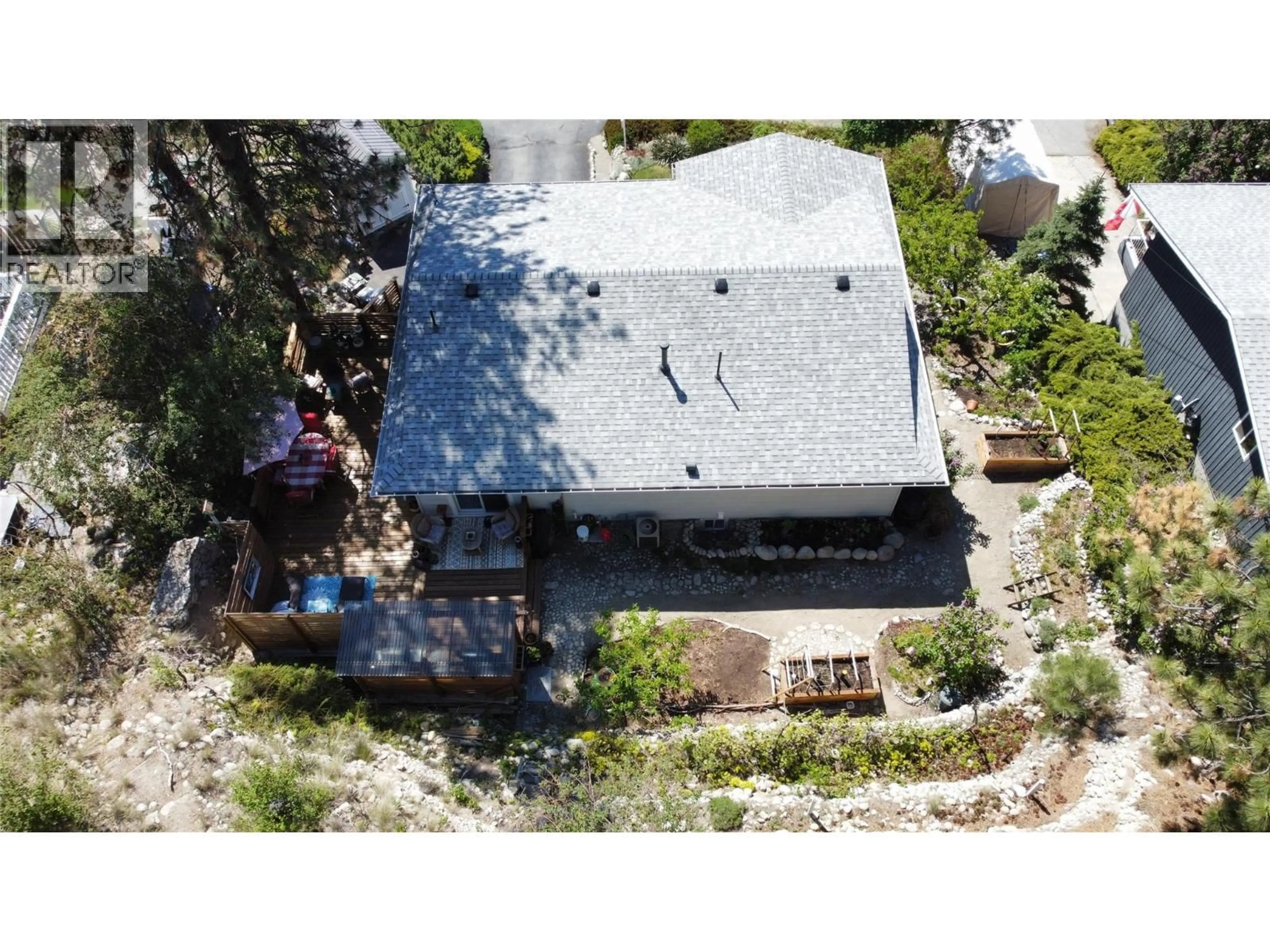 A pic from outside/outdoor area/front of a property/back of a property/a pic from drone, unknown for 4138 4TH AVENUE, Peachland British Columbia V0H1X5