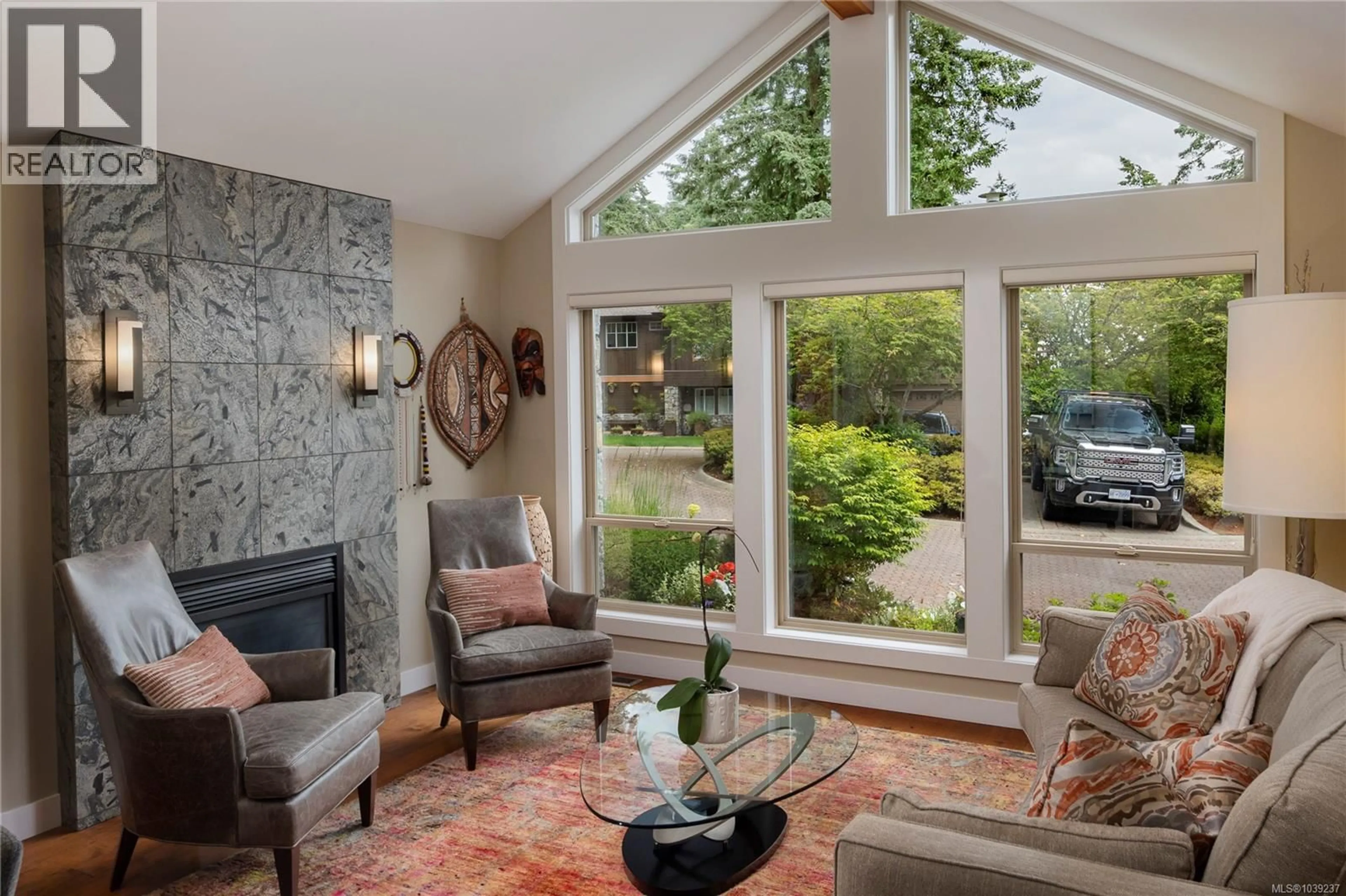 Living room with furniture, unknown for 929 MATTICKS WOOD LANE, Saanich British Columbia V8Y3H6