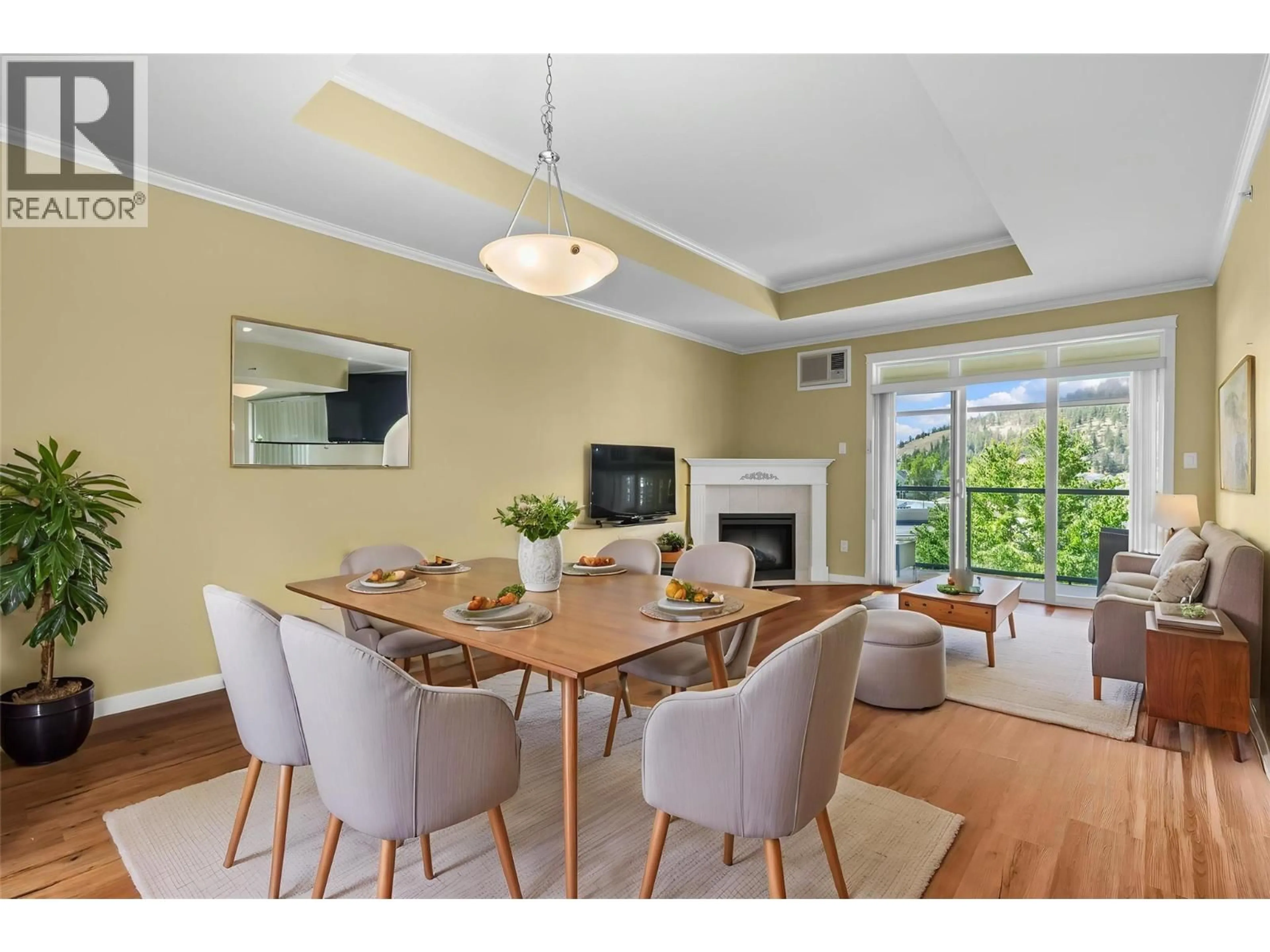 Dining room, wood/laminate floor for 404 - 303 WHITMAN ROAD, Kelowna British Columbia V1V2P3