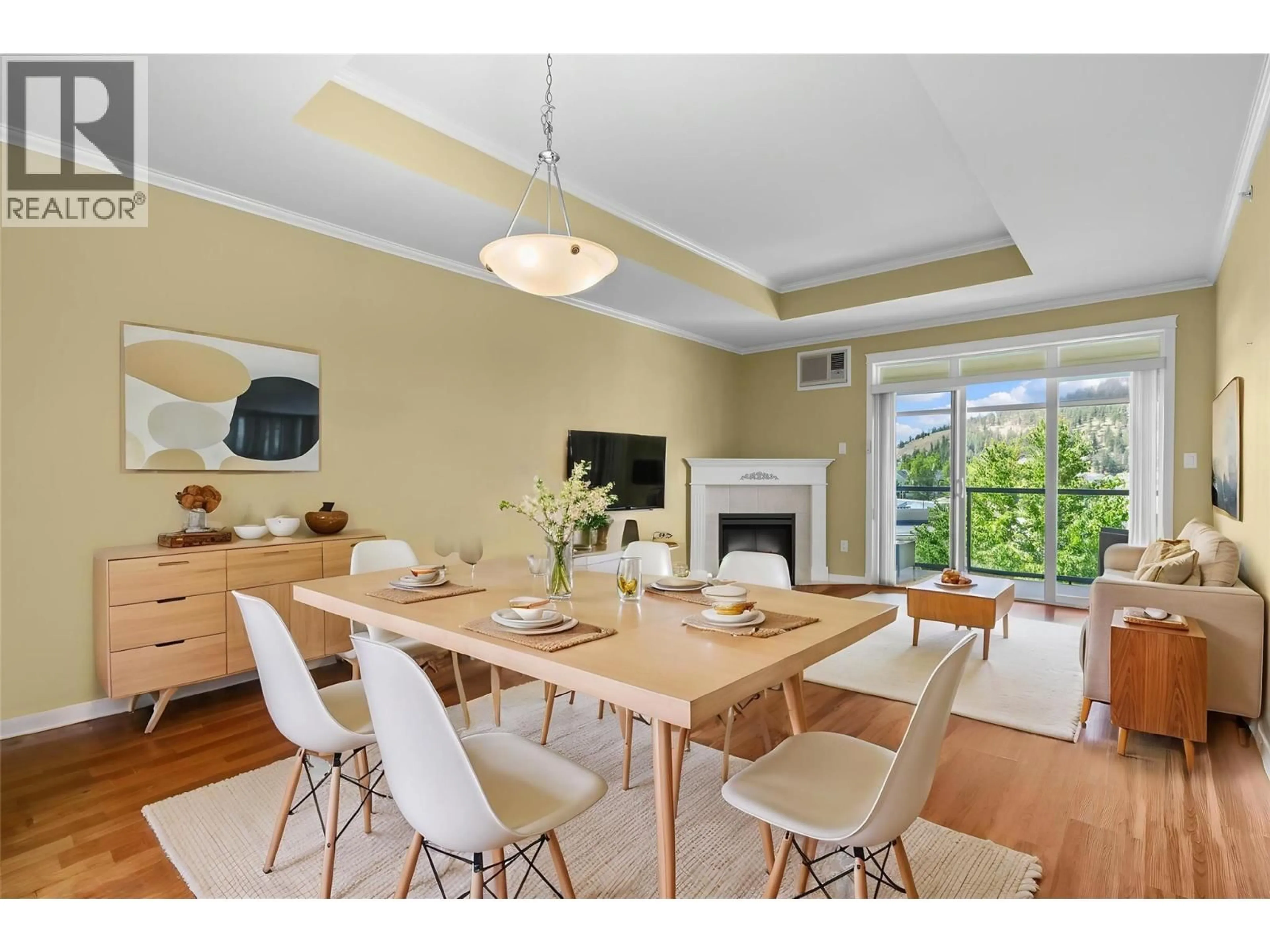 Dining room, wood/laminate floor for 404 - 303 WHITMAN ROAD, Kelowna British Columbia V1V2P3