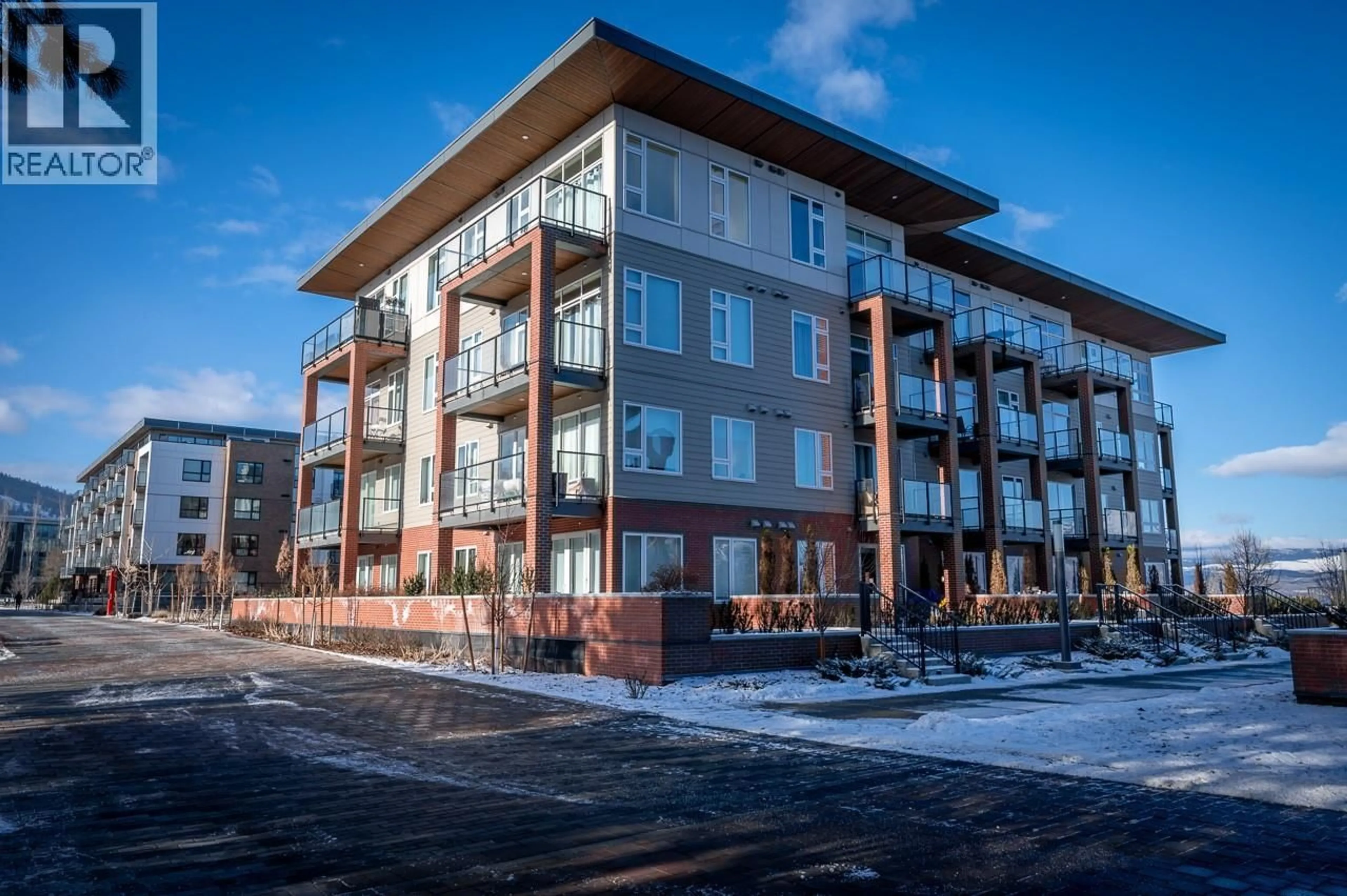 Patio, building for 209 - 885 UNIVERSITY DRIVE, Kamloops British Columbia V2C0K2