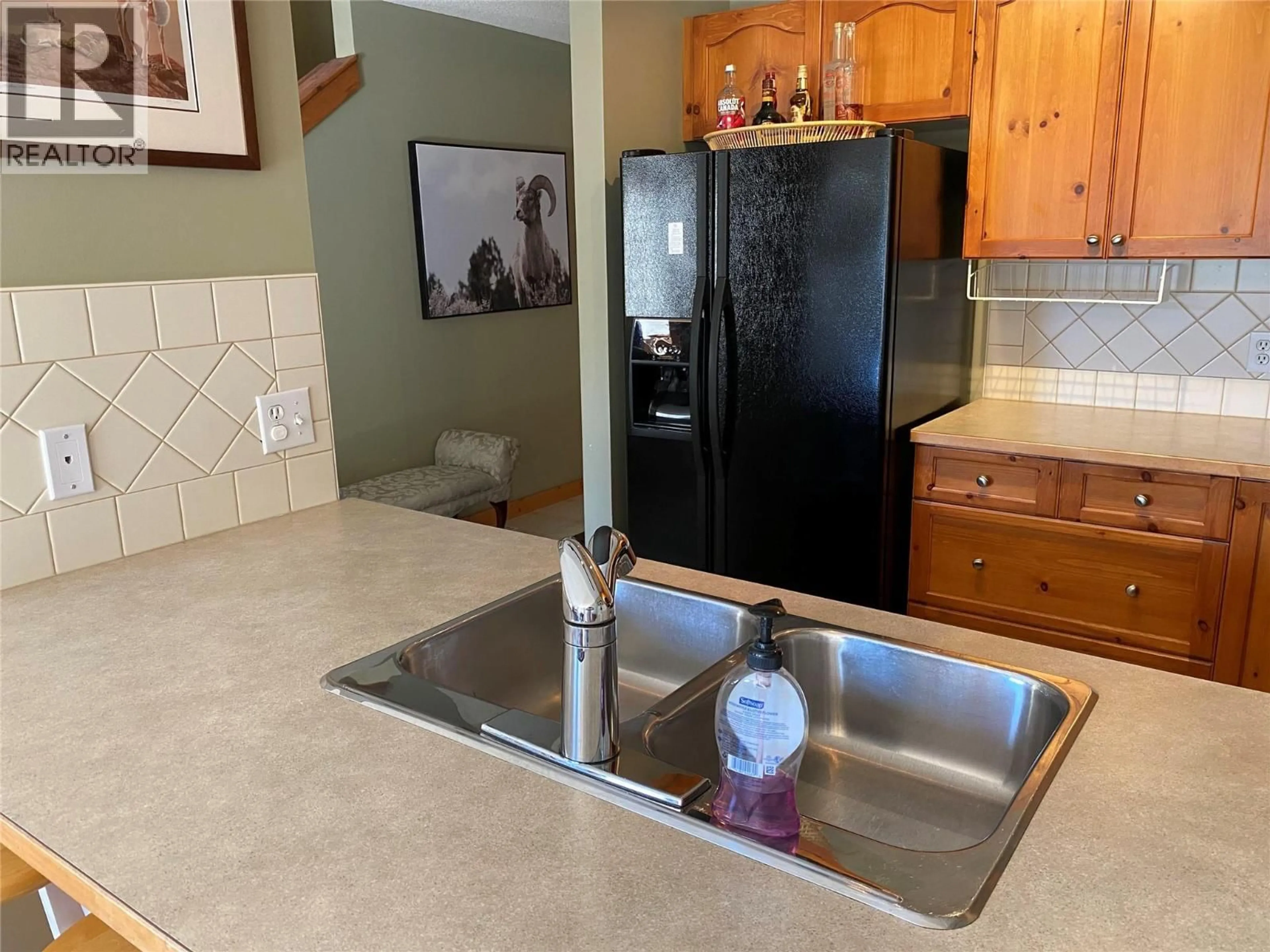 Standard kitchen, ceramic/tile floor for 149 - 4904 RIDGE ROAD, Radium Hot Springs British Columbia V0A1M0