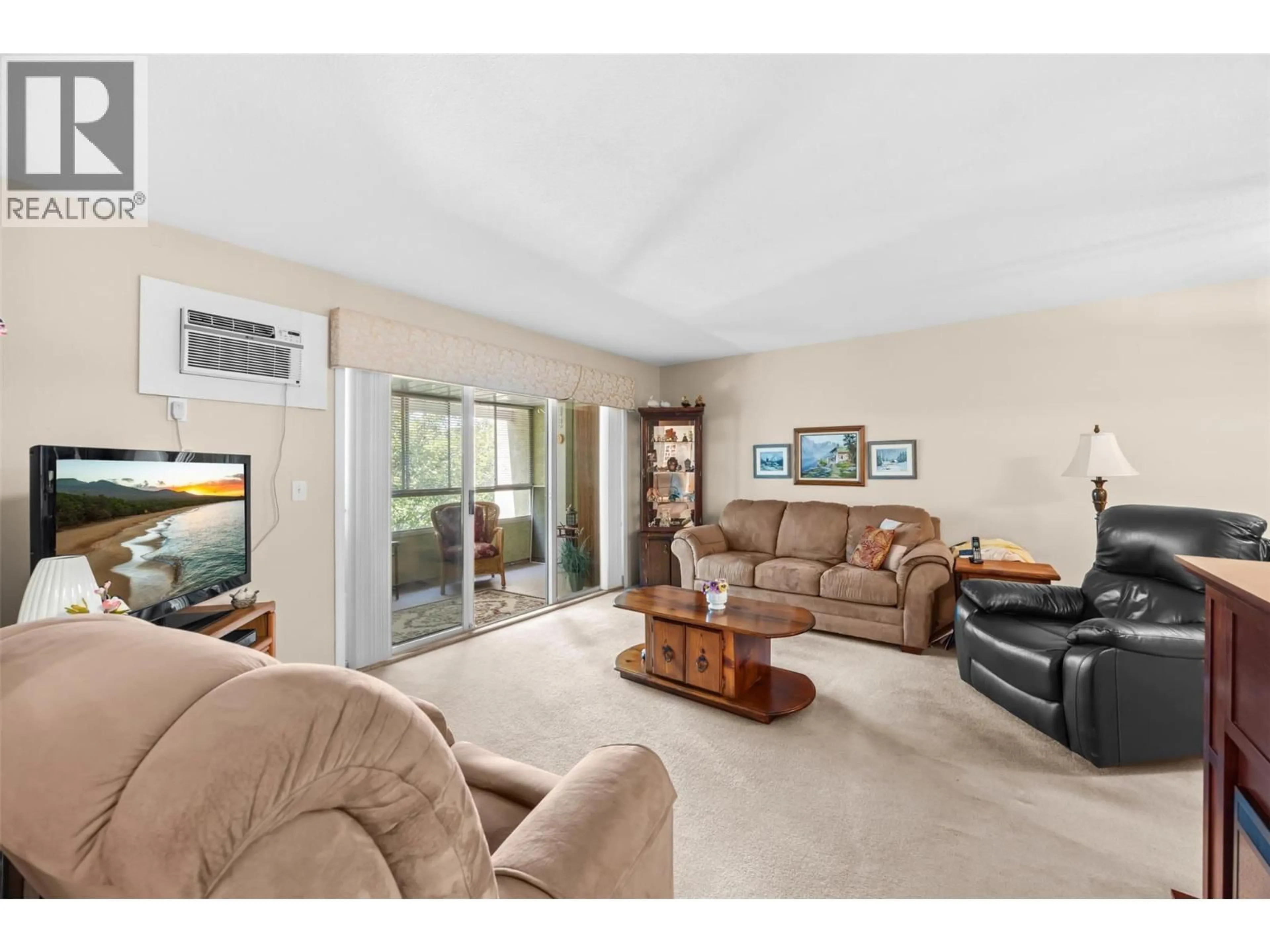 Living room with furniture, unknown for 408 - 780 HOUGHTON ROAD, Kelowna British Columbia V1X5G7