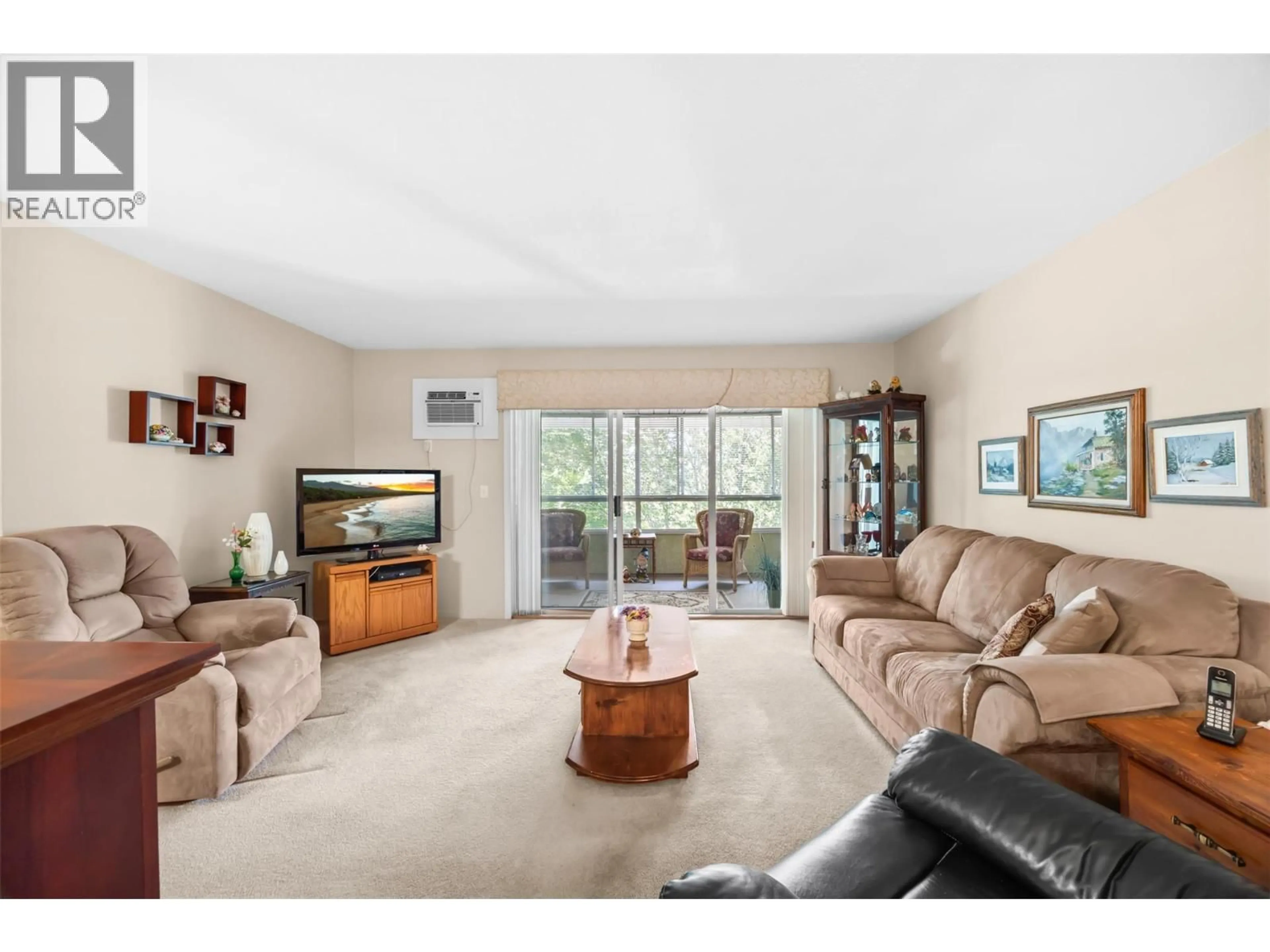 Living room with furniture, unknown for 408 - 780 HOUGHTON ROAD, Kelowna British Columbia V1X5G7