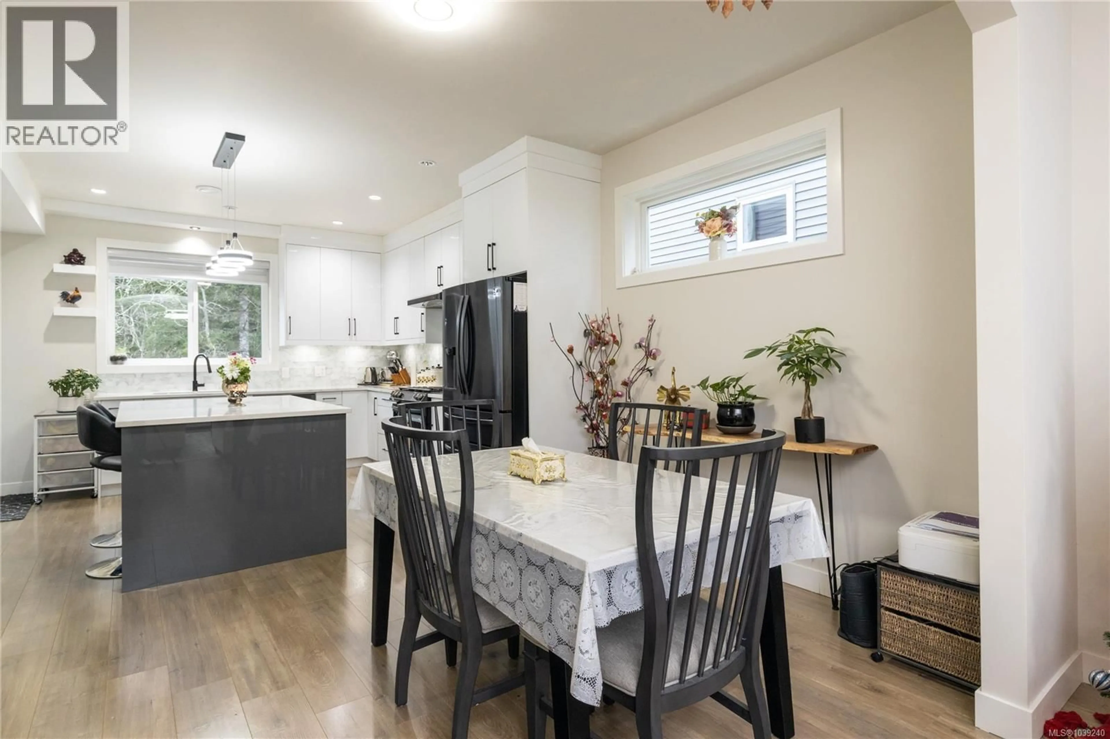 Open concept kitchen, unknown for 1636 ROBERTA ROAD SOUTH, Nanaimo British Columbia V9X0B6
