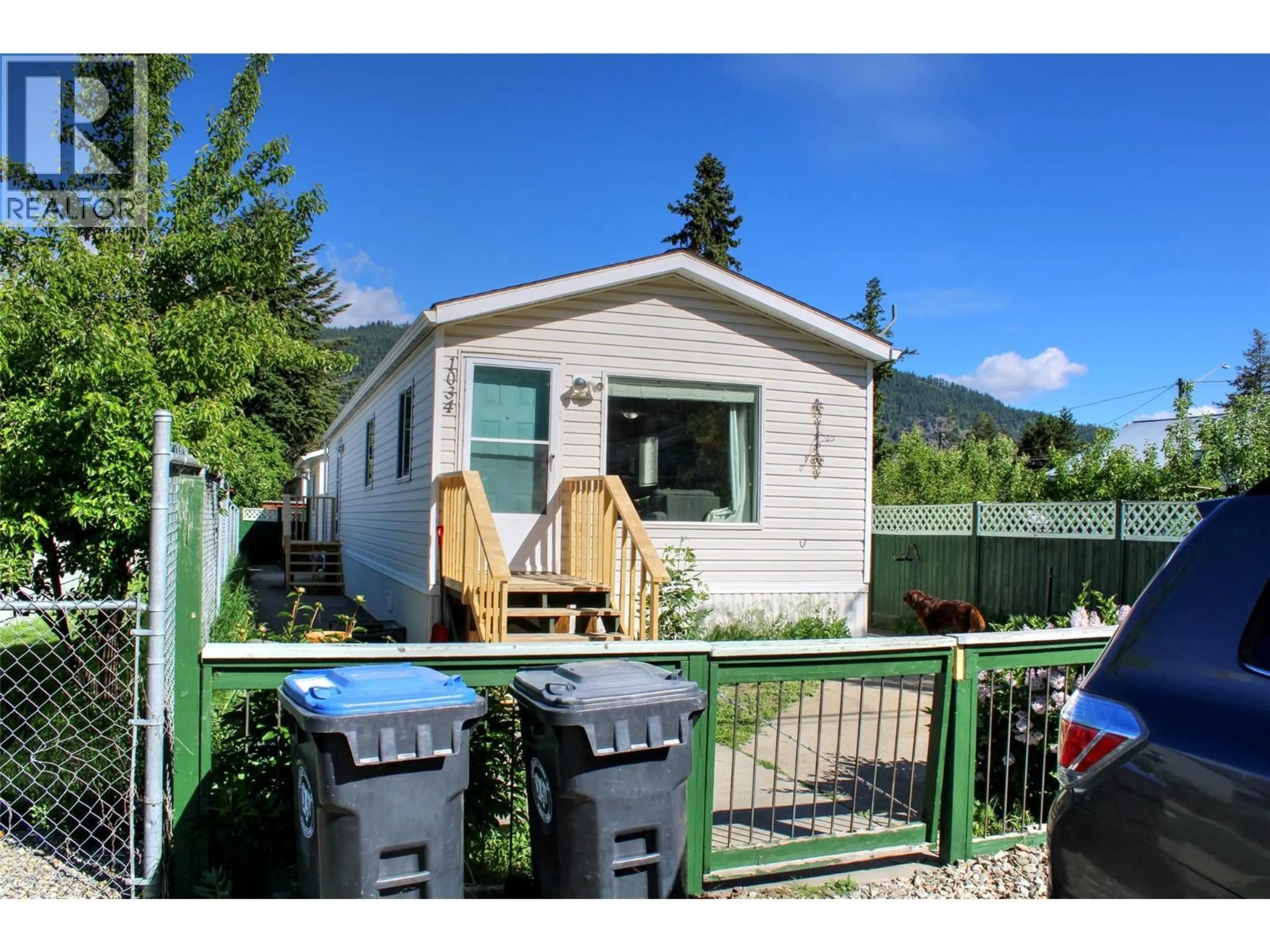 Home with vinyl exterior material, street for 1034 HILLSIDE AVENUE, Chase British Columbia V0E1M0