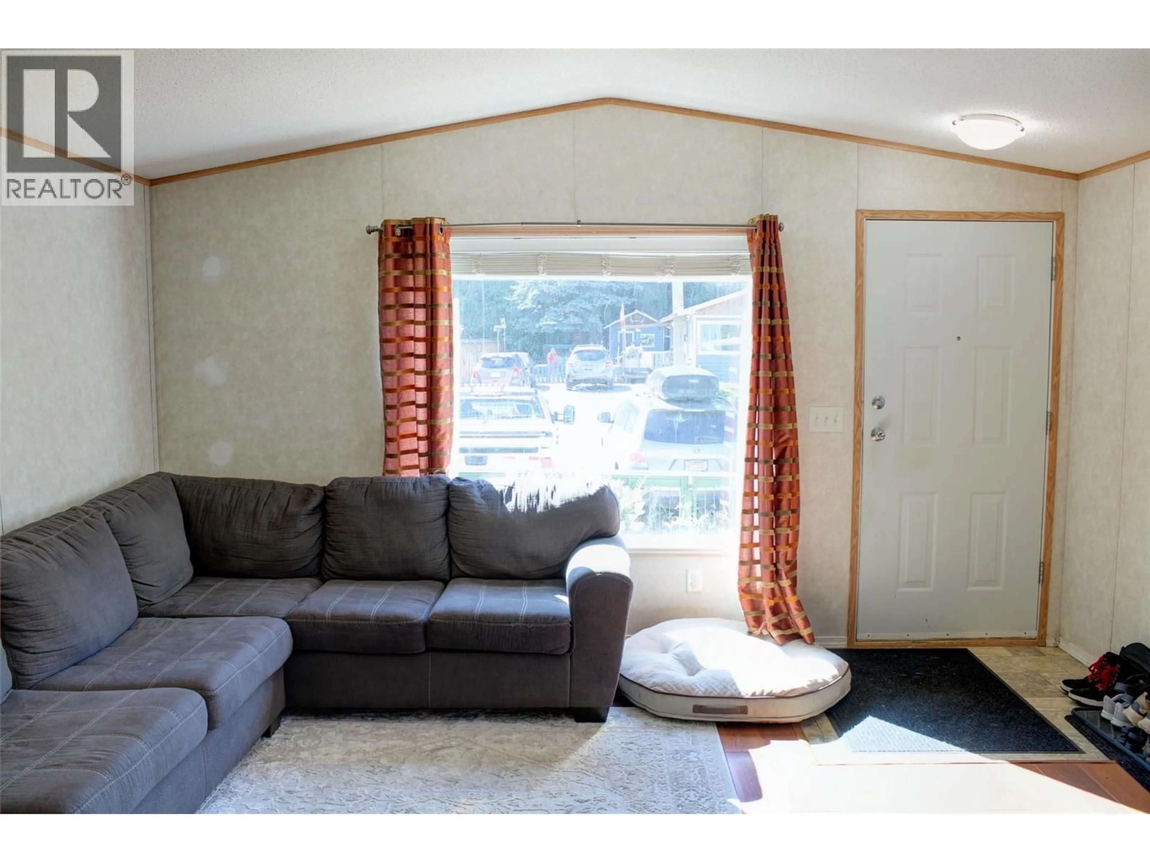 Living room with furniture, unknown for 1034 HILLSIDE AVENUE, Chase British Columbia V0E1M0