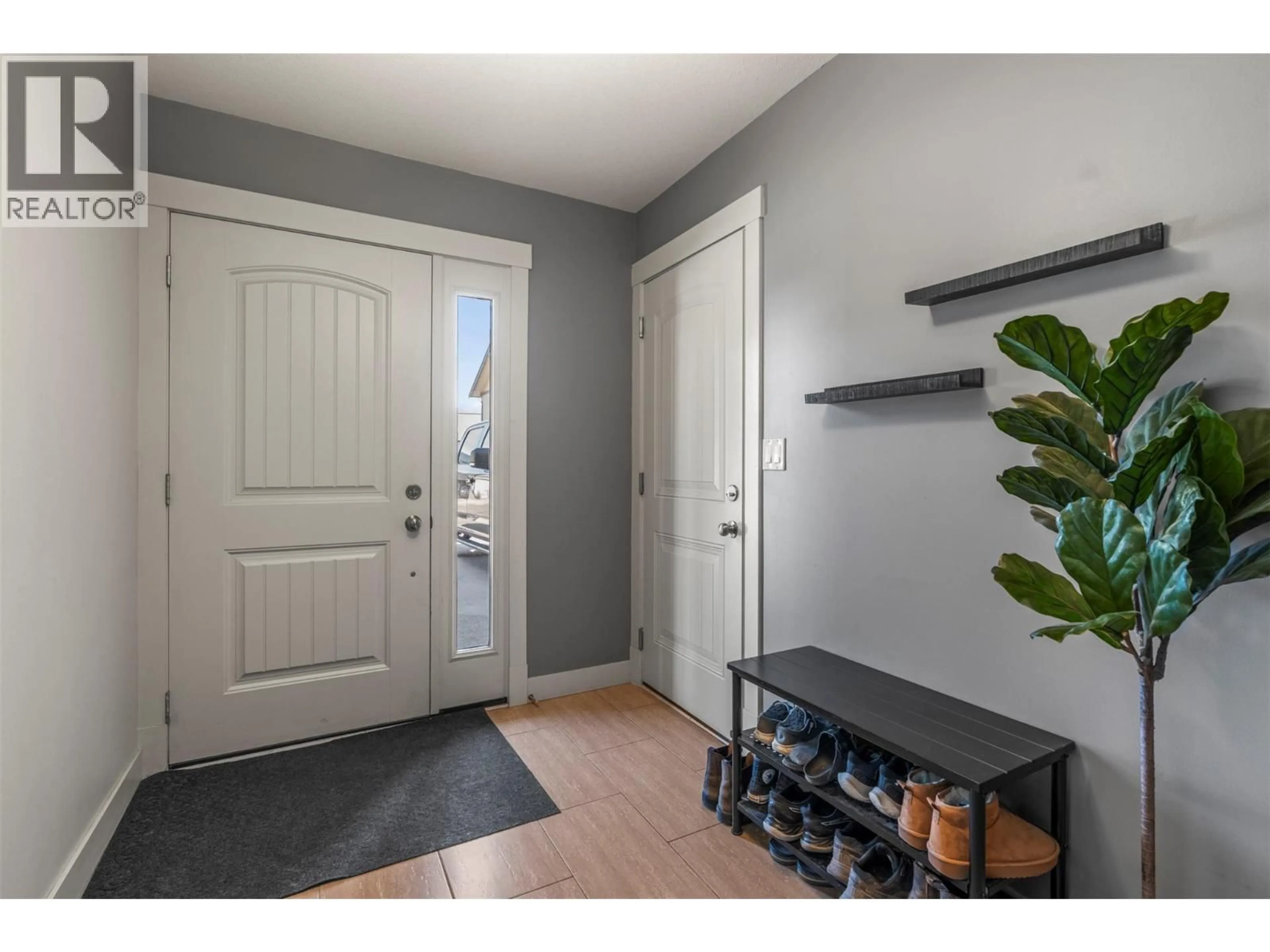 Indoor entryway for 130 - 3780 SCHUBERT ROAD, Armstrong British Columbia V4Y0Y1