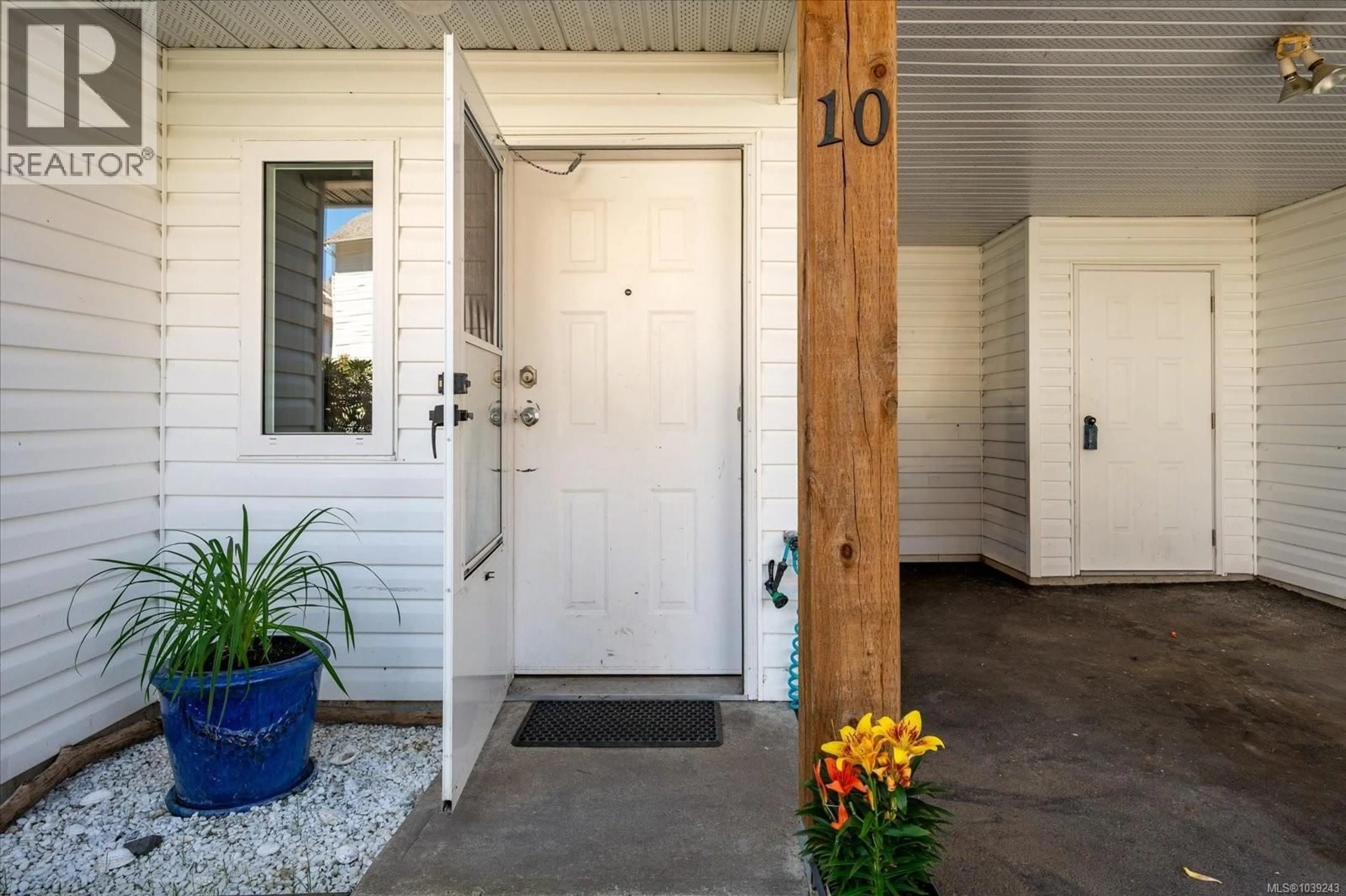 Indoor entryway for 10 - 711 MALONE ROAD, Ladysmith British Columbia V9G1S4