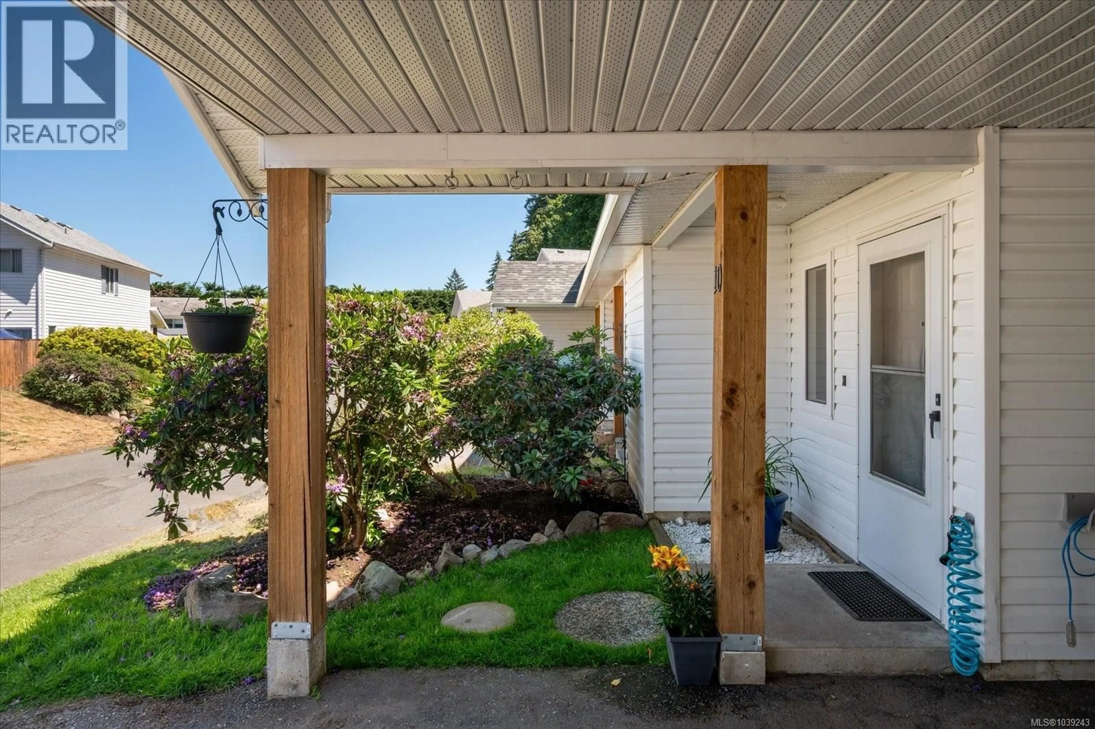 Patio, street for 10 - 711 MALONE ROAD, Ladysmith British Columbia V9G1S4