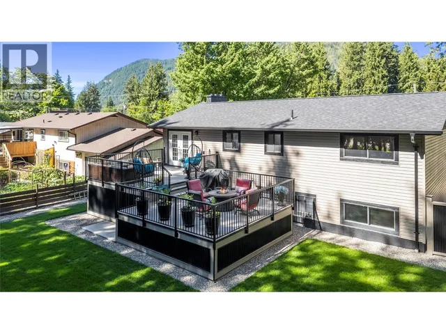 713 HEMLOCK CRESCENT SOUTH, Sicamous 2