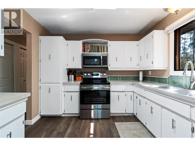 713 HEMLOCK CRESCENT SOUTH, Sicamous 5