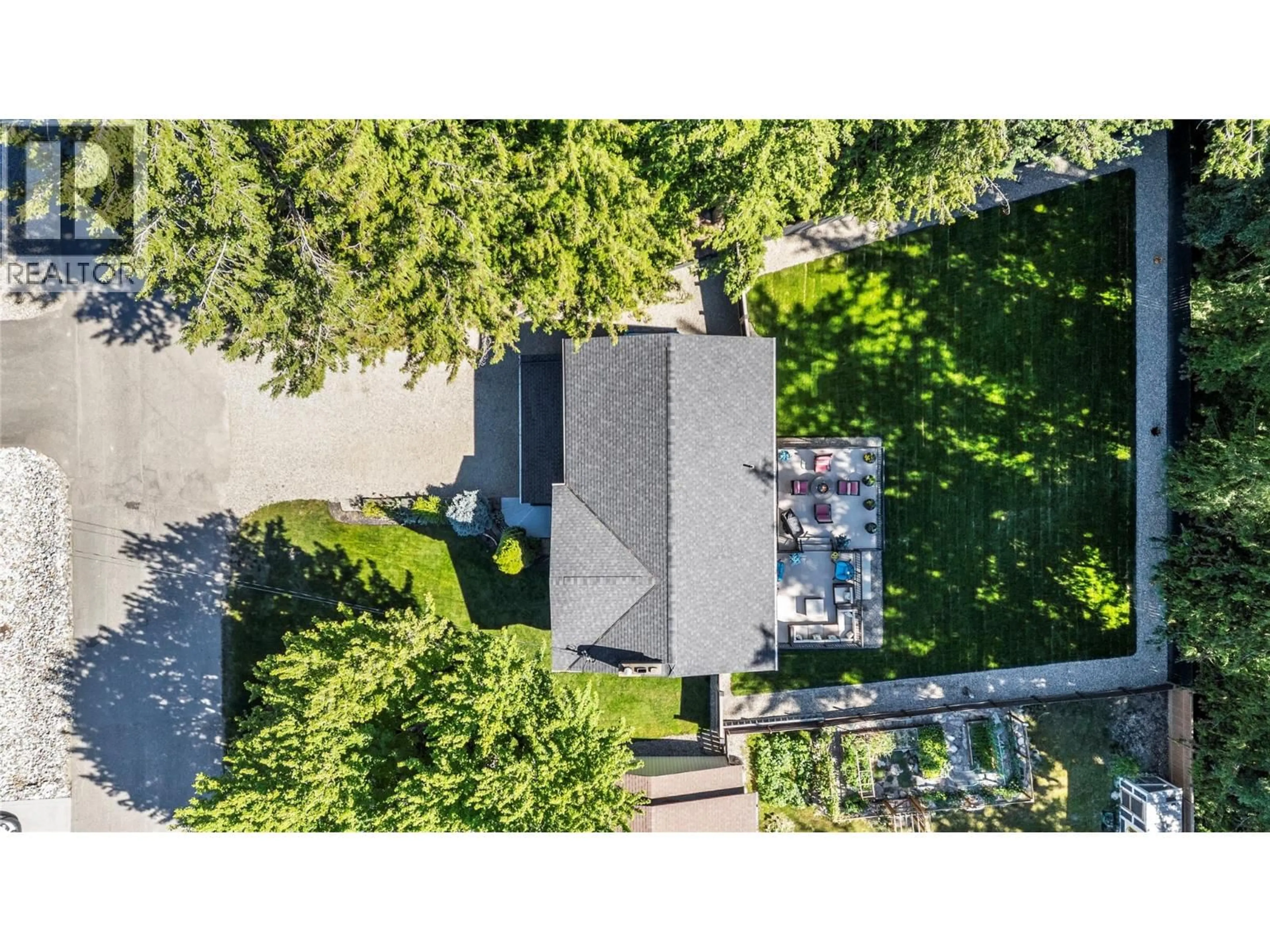 A pic from outside/outdoor area/front of a property/back of a property/a pic from drone, street for 713 HEMLOCK CRESCENT, Sicamous British Columbia V0E2V1