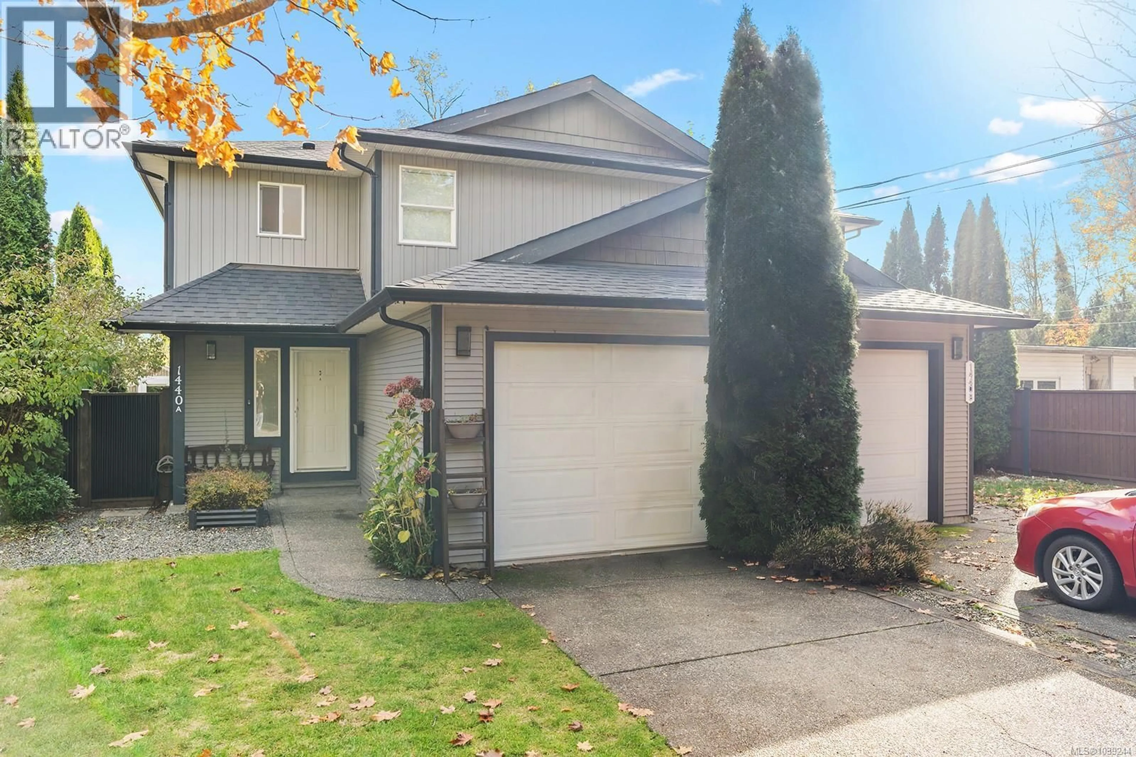 Home with vinyl exterior material, street for 1440A 15TH STREET WEST, Courtenay British Columbia V9N2C2