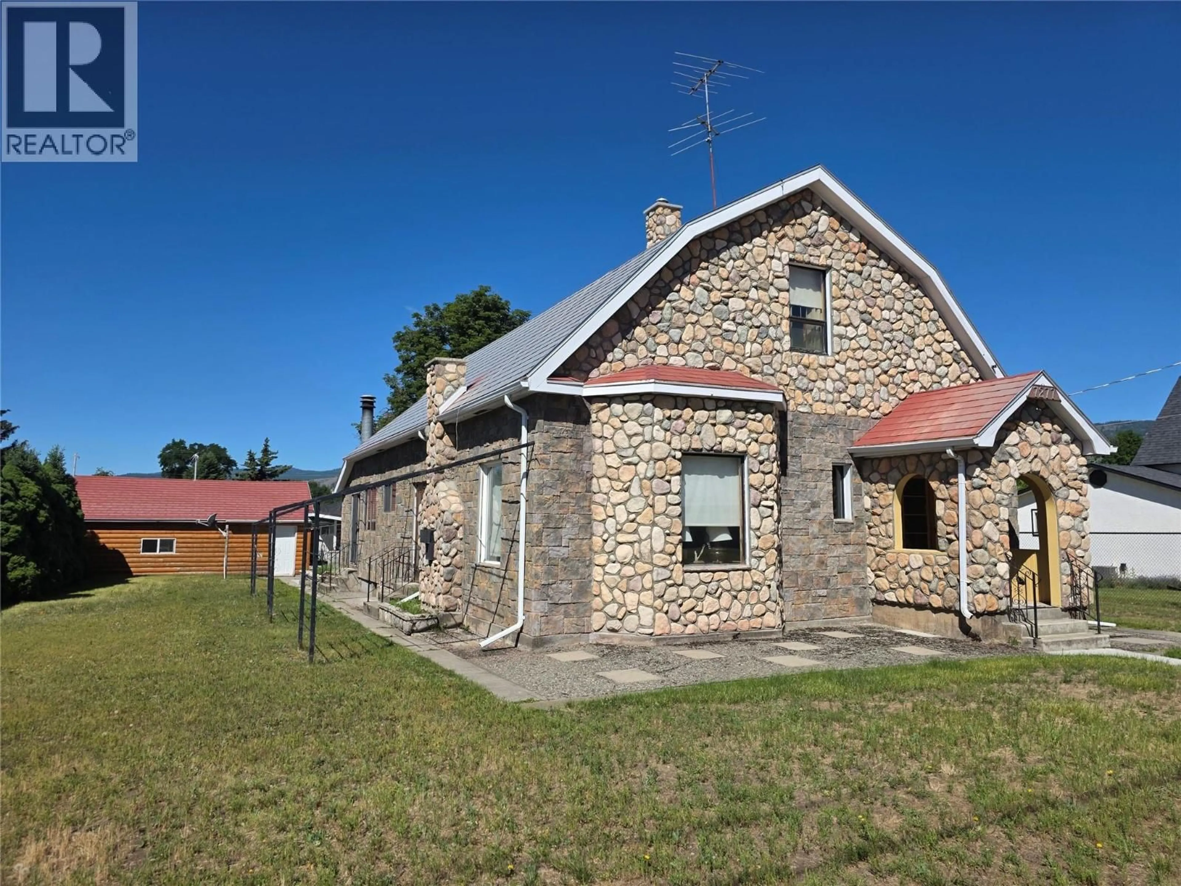 A pic from outside/outdoor area/front of a property/back of a property/a pic from drone, building for 7277 8TH STREET, Grand Forks British Columbia V0H1H0