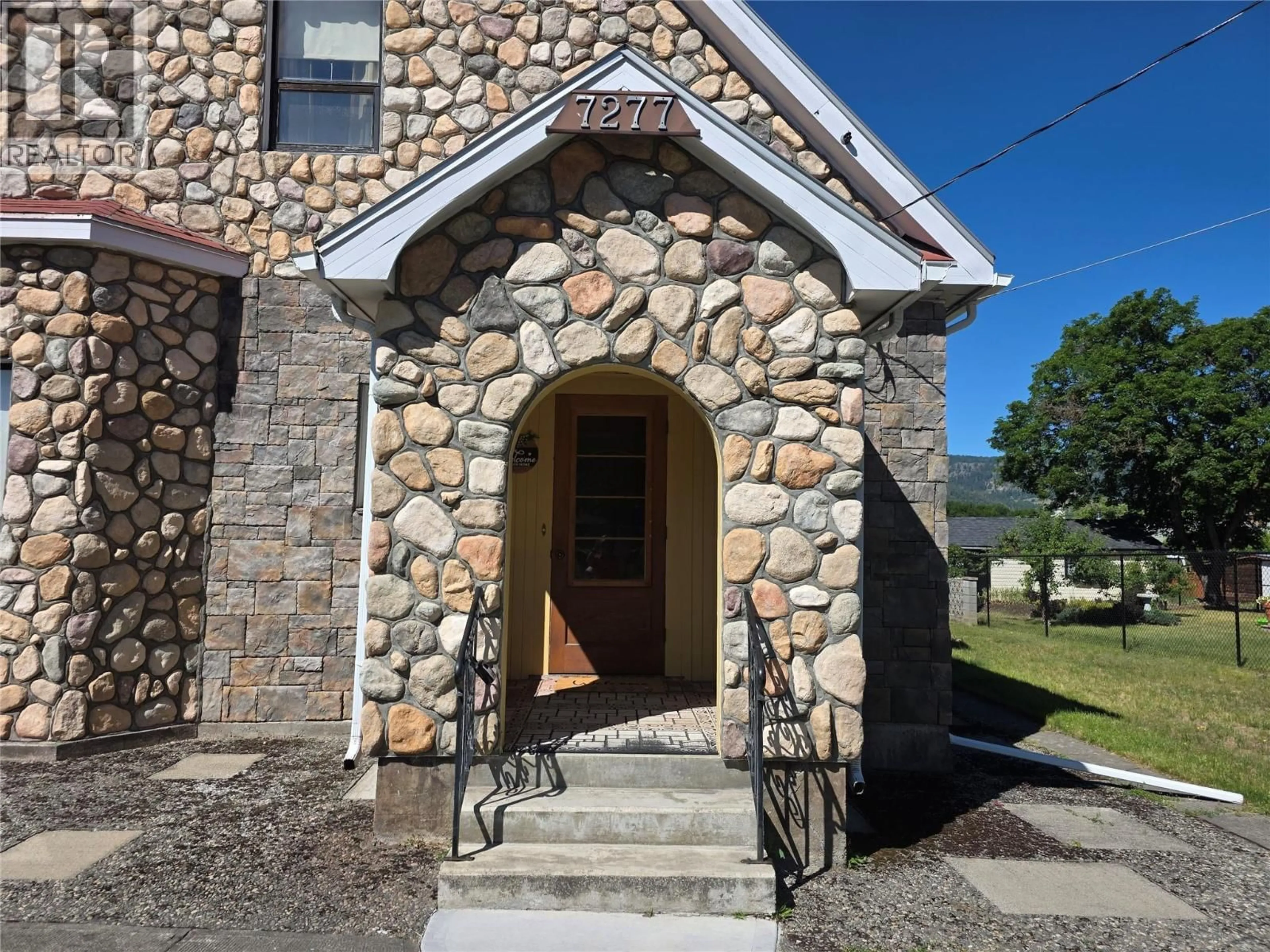 Indoor foyer for 7277 8TH STREET, Grand Forks British Columbia V0H1H0