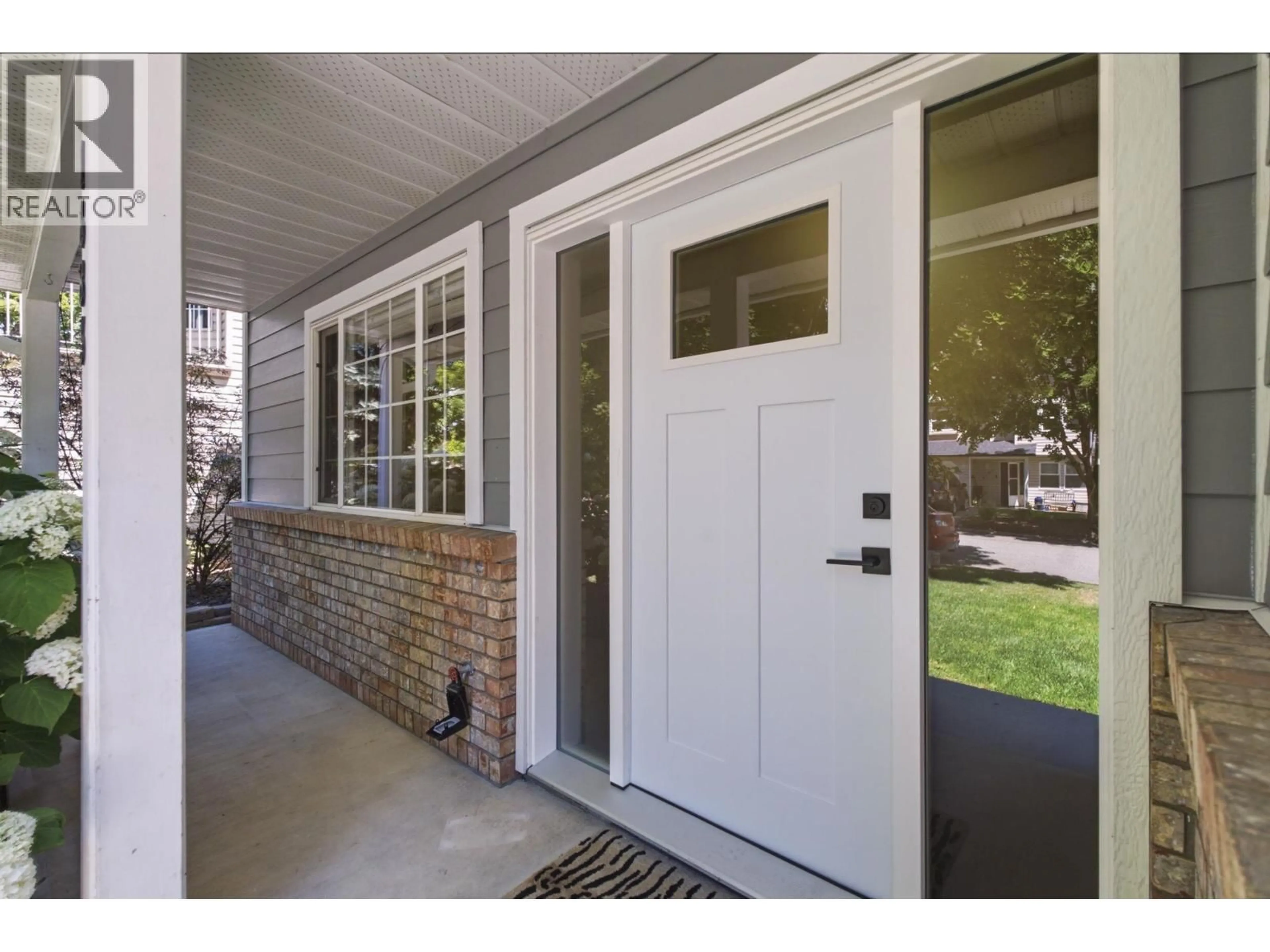 Indoor entryway for 1883 MILLARD COURT EAST, Kelowna British Columbia V1V1R2