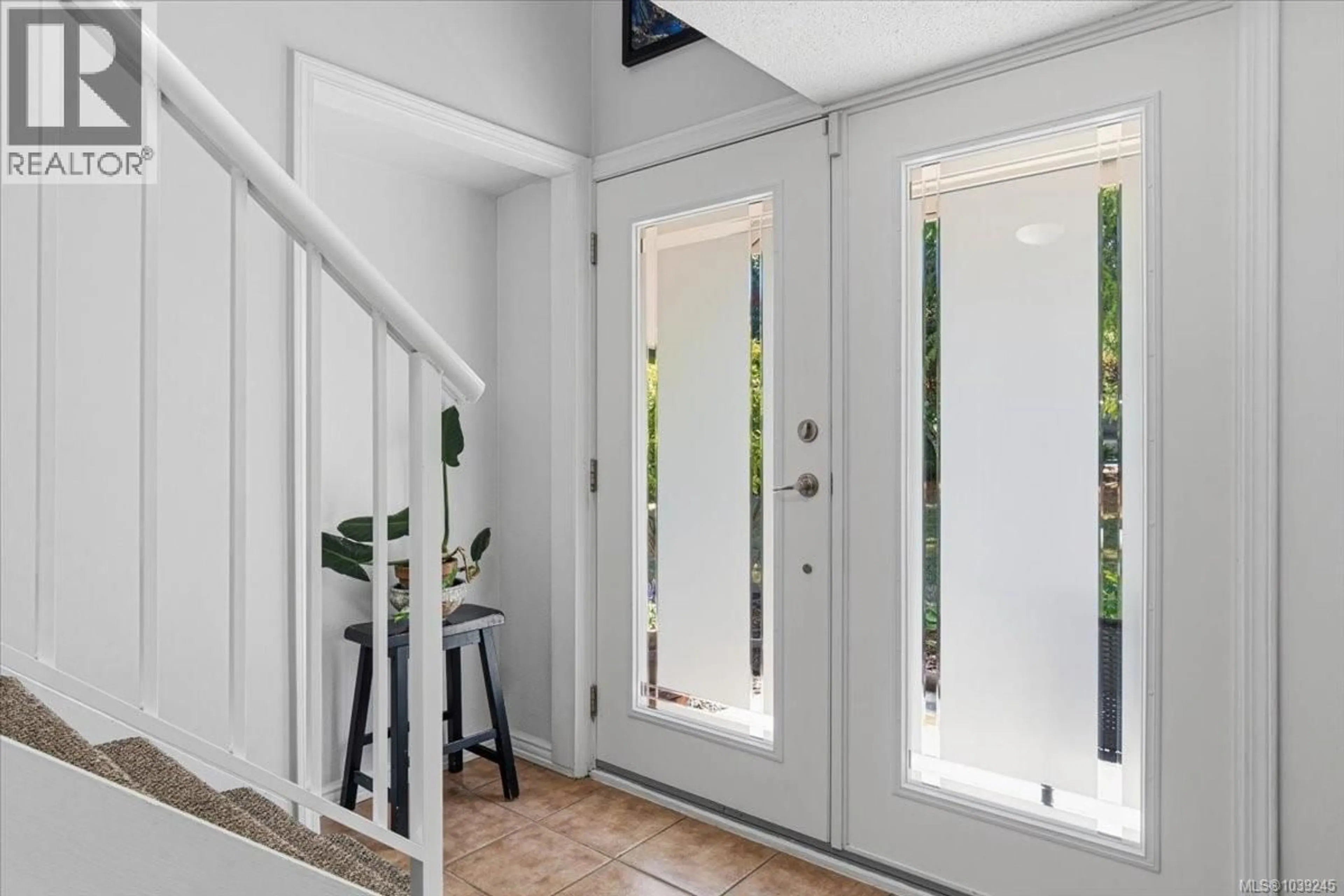 Indoor entryway for 60 CILAIRE DRIVE, Nanaimo British Columbia V9S3E1