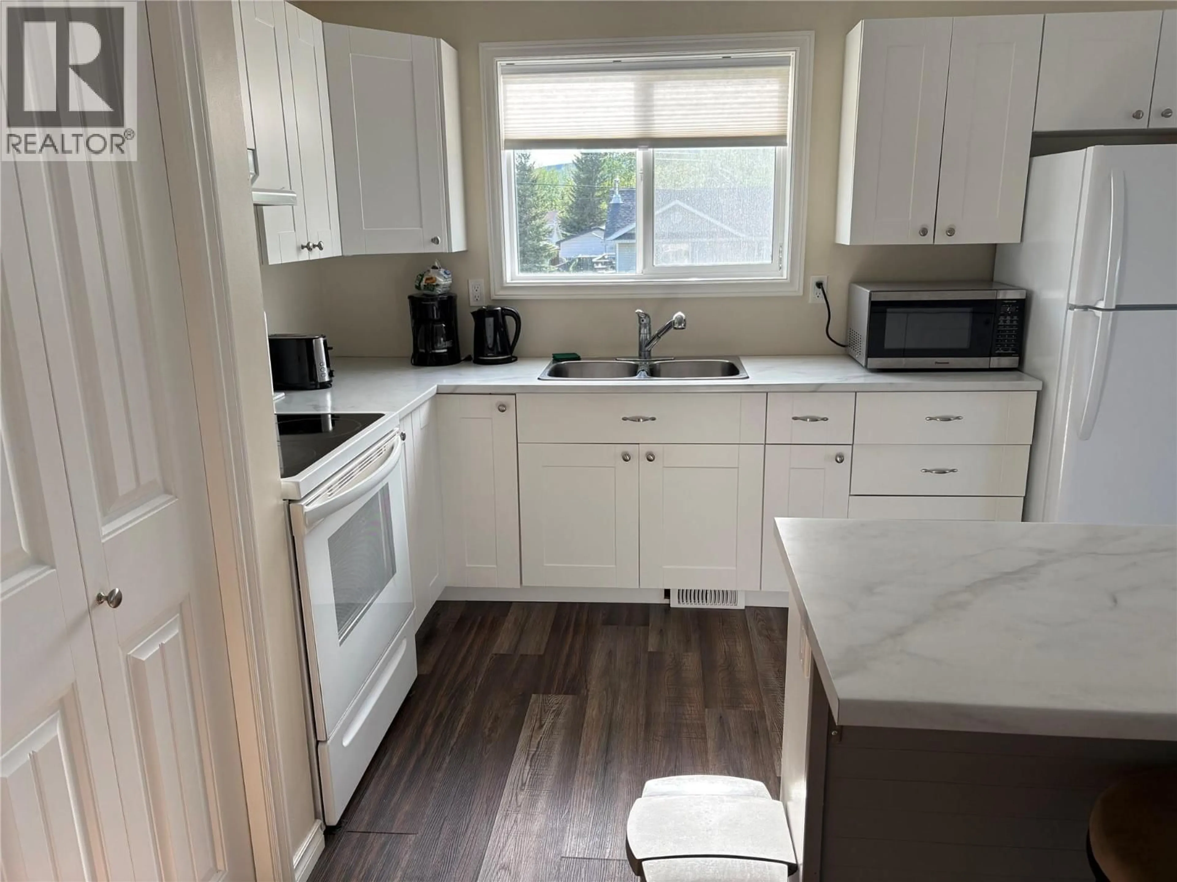 Standard kitchen, unknown for 4009 51A PLACE NORTHEAST, Chetwynd British Columbia V0C1J0