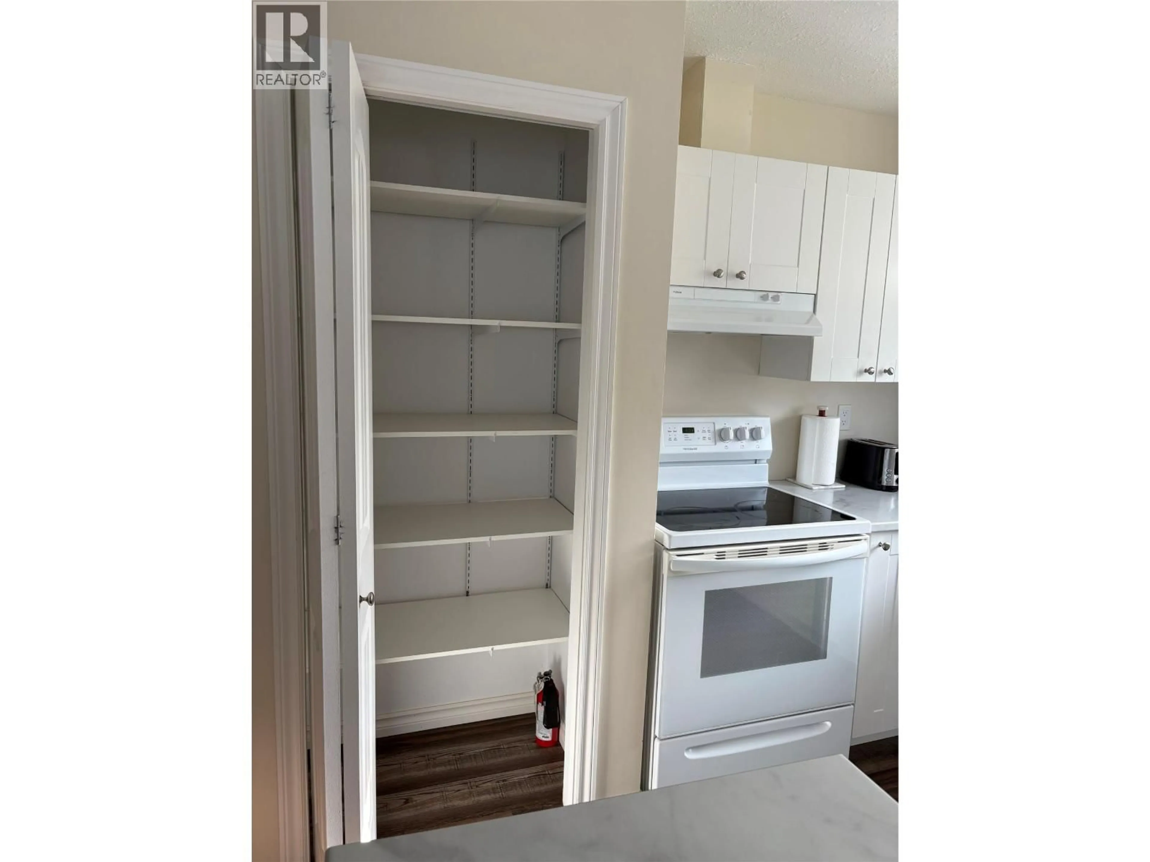 Standard kitchen, wood/laminate floor for 4009 51A PLACE NORTHEAST, Chetwynd British Columbia V0C1J0