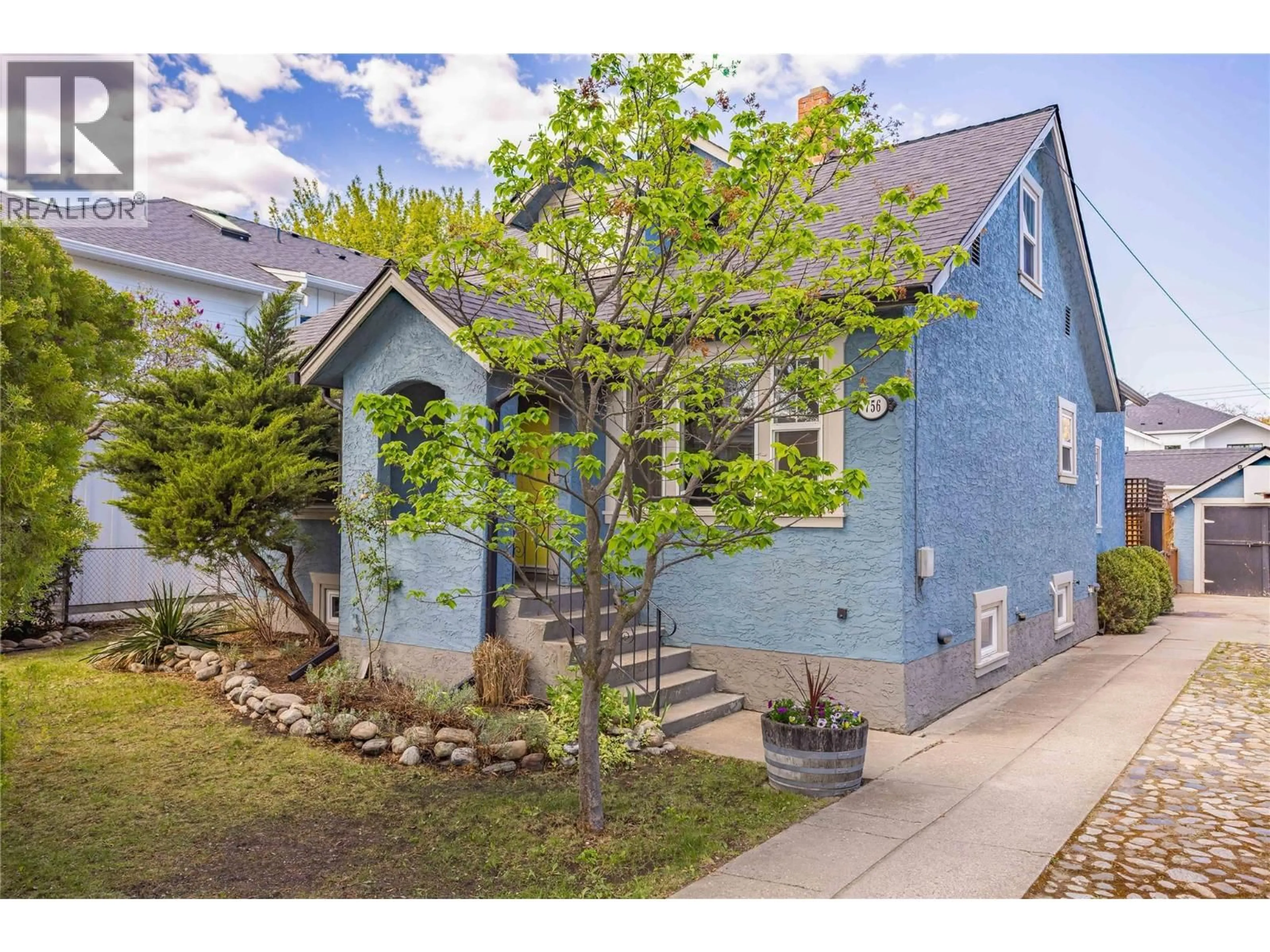 Home with vinyl exterior material, street for 756 STOCKWELL AVENUE, Kelowna British Columbia V1Y6V9