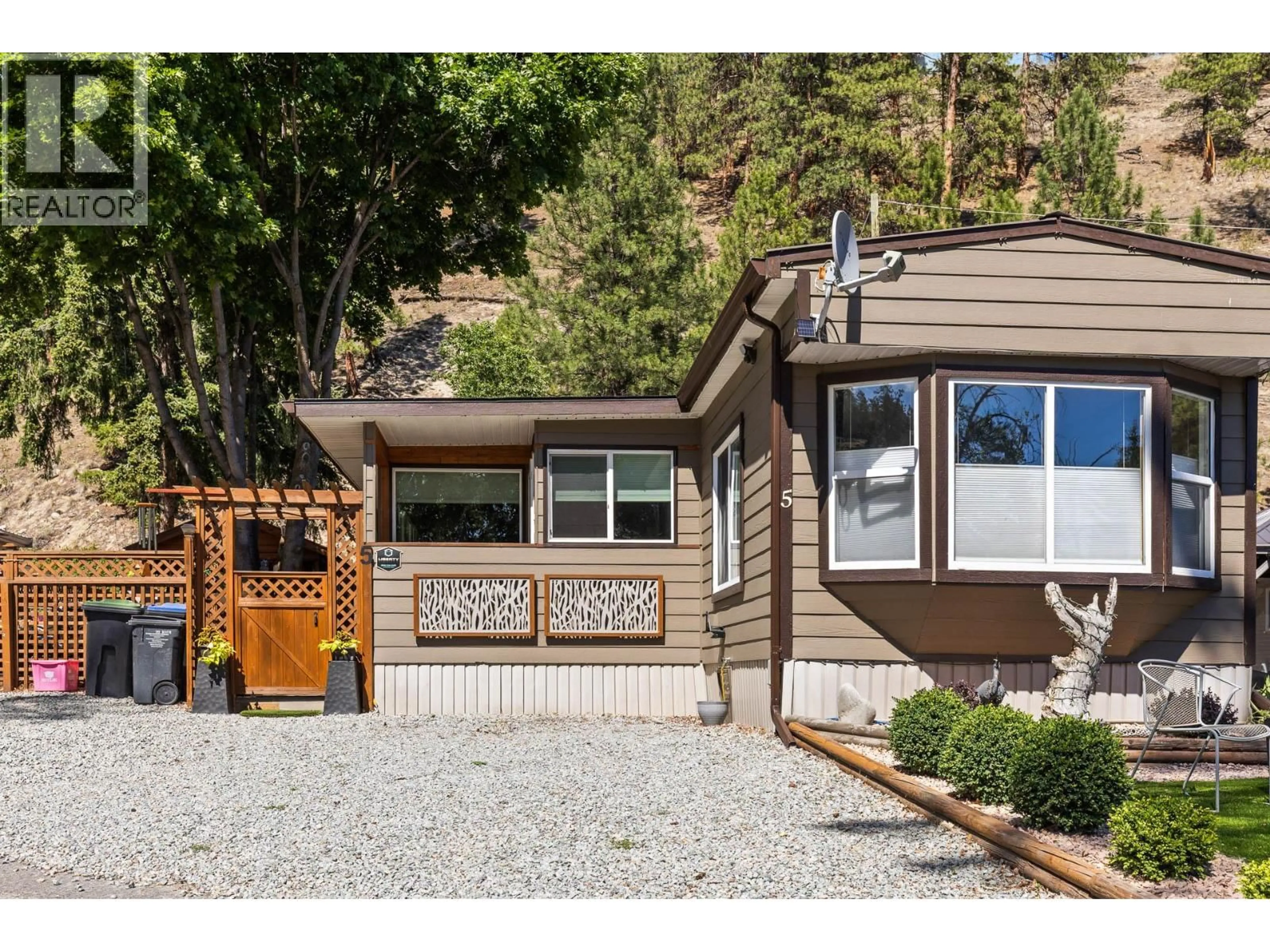 Home with vinyl exterior material, unknown for 5 - 5432 CHIDLEY ROAD, Peachland British Columbia V0H1X5