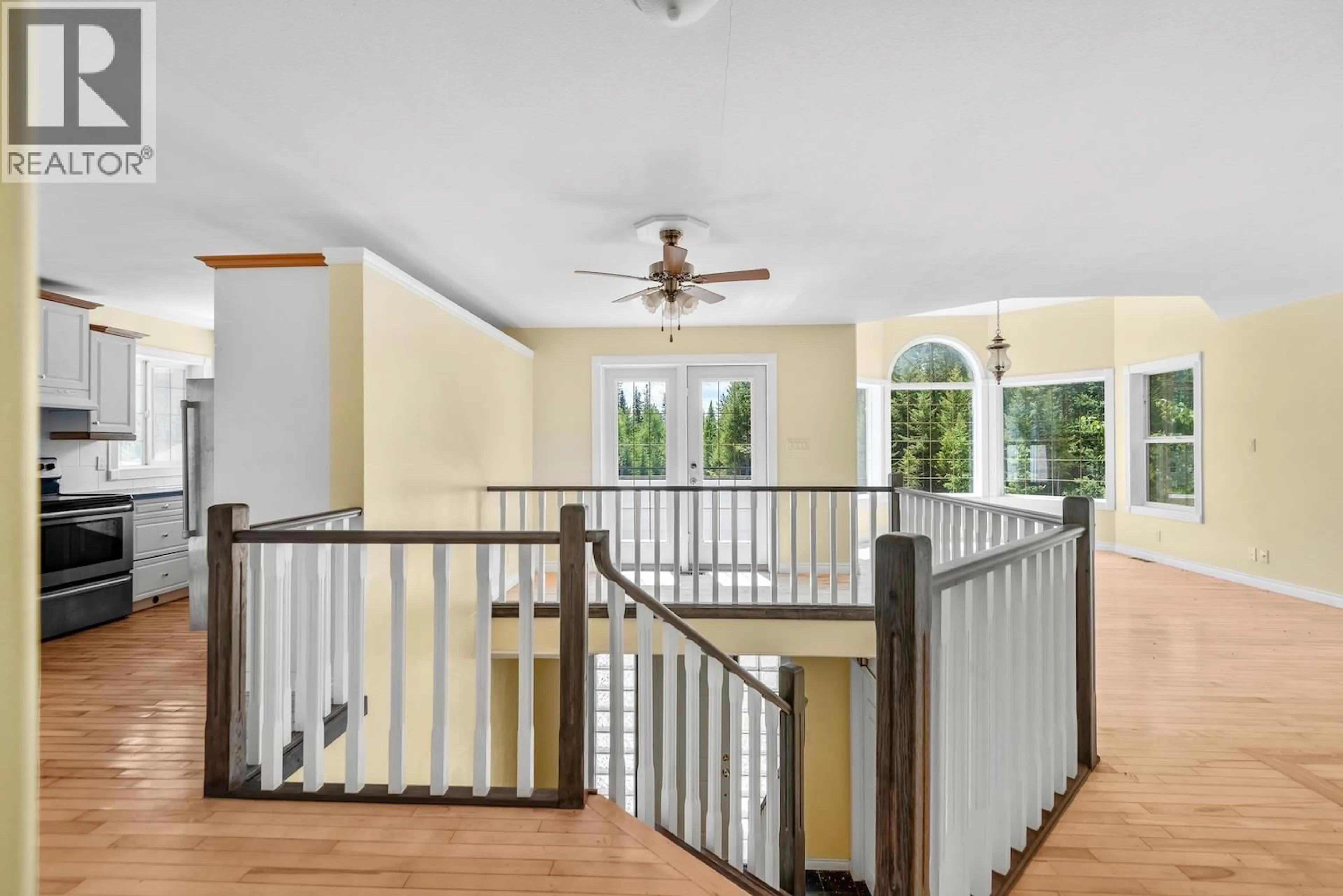 Indoor foyer for 18 DAVID CRESCENT, Elkford British Columbia V0B1H0